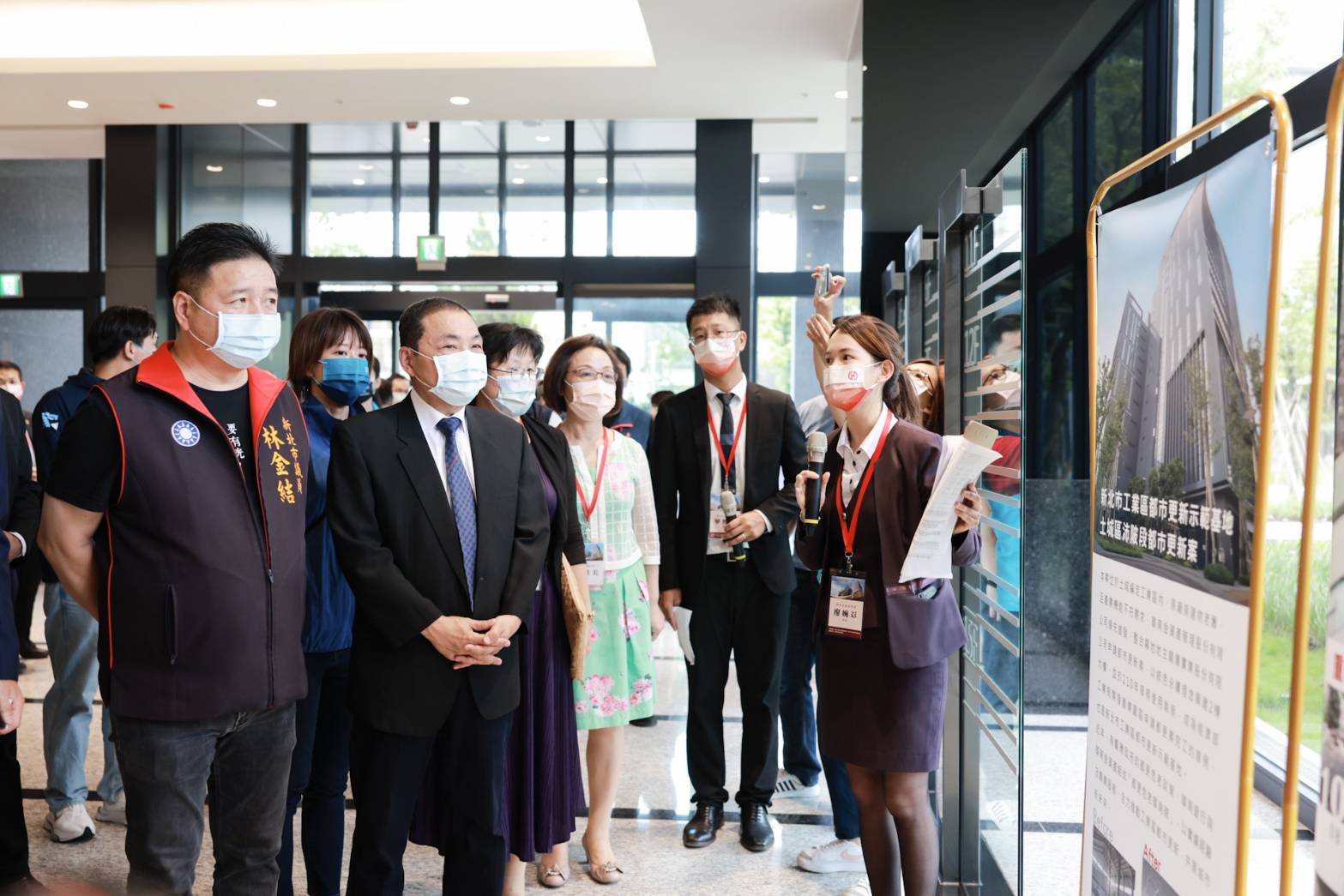 華南金向市長解說示範基地