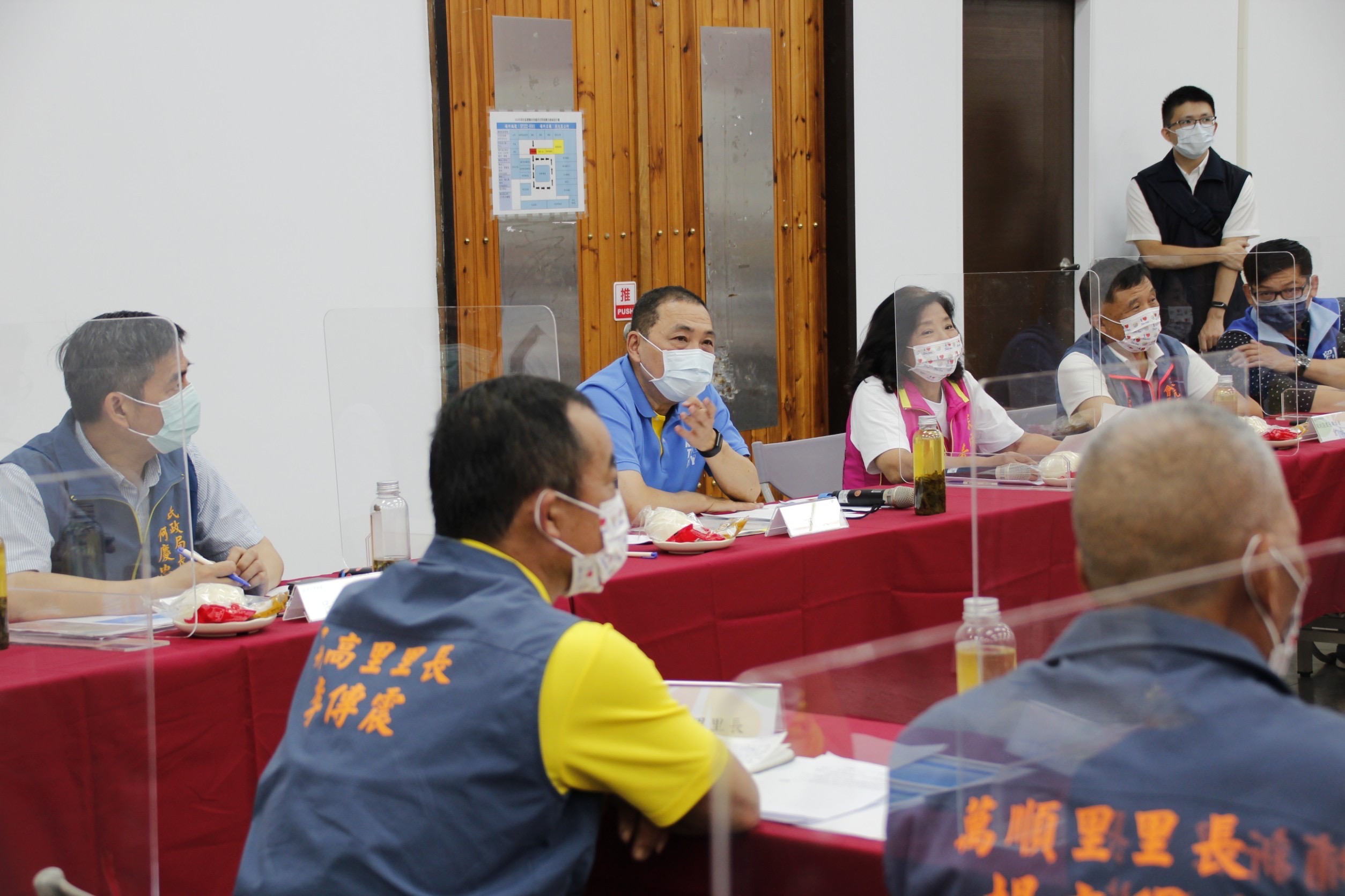 假日不停歇，新北市長侯友宜今(31)日率市府團隊前往深坑行動治理