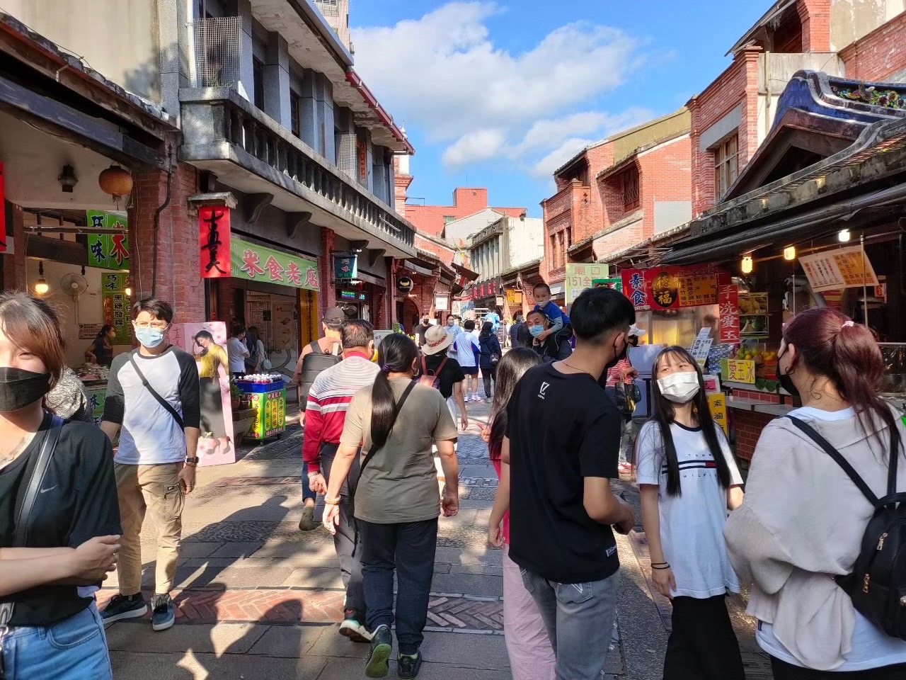 新北市政府為加強推廣新北市產業政策五大面向中的庶民經濟，力爭街區營造補助計畫，獲中央補助款