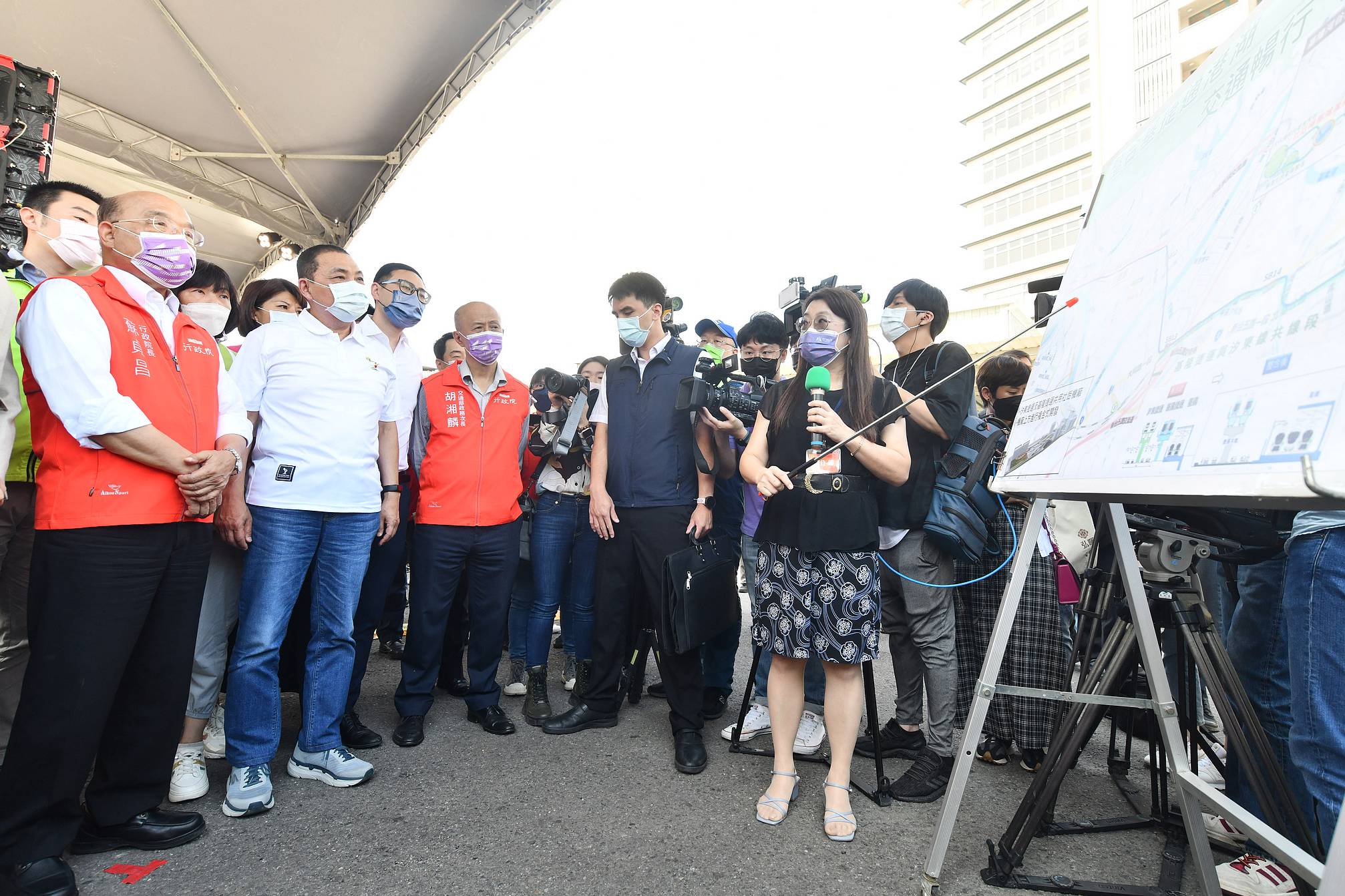 侯友宜市長強調，汐東線是汐止周邊最重要聯外交通，新北市已做好相關配套措施，籲請中央盡早核定，紓解交通壅塞，也讓北北基三市居民未來轉乘高鐵、台鐵及捷運更加便利。