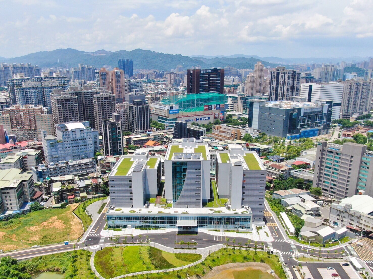 經發局因應企業對於產業空間迫切需求，特地盤點釋出園區一樓與頂樓等精華單元
