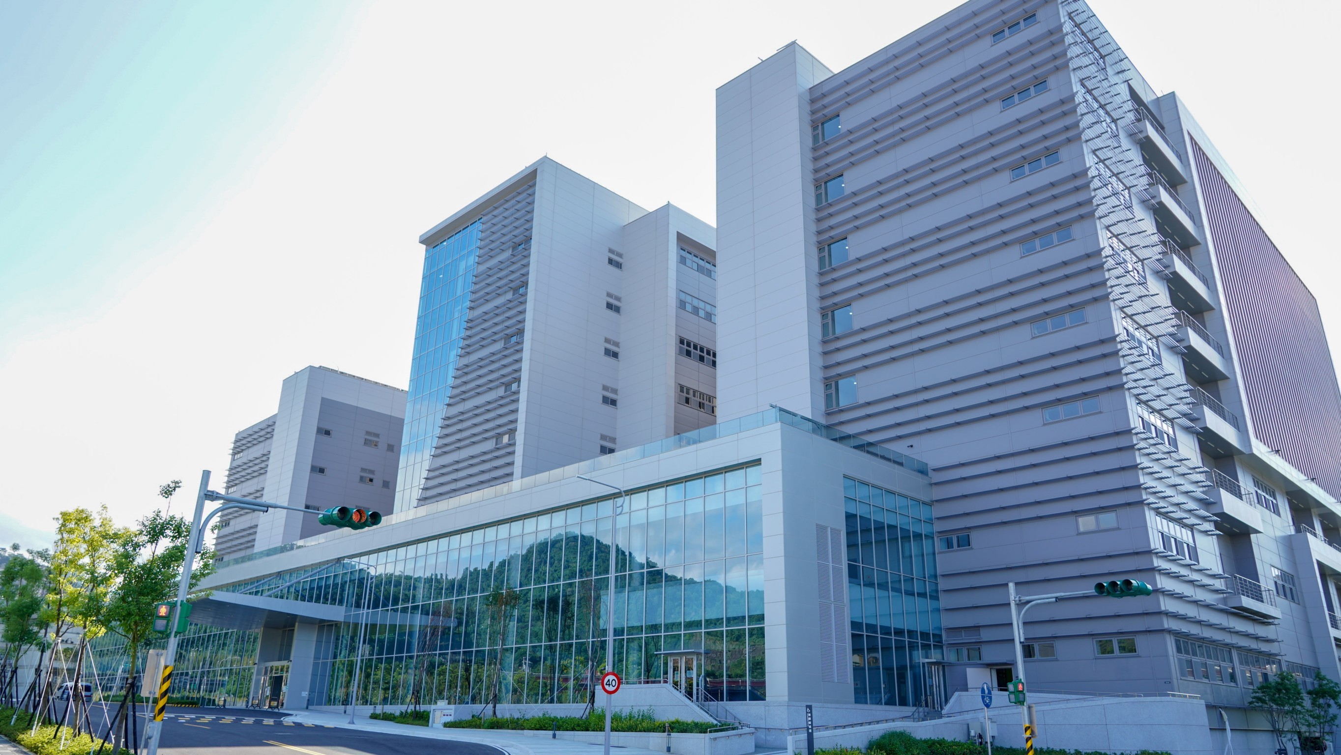 經發局因應企業對於產業空間迫切需求，特地盤點釋出園區一樓與頂樓等精華單元