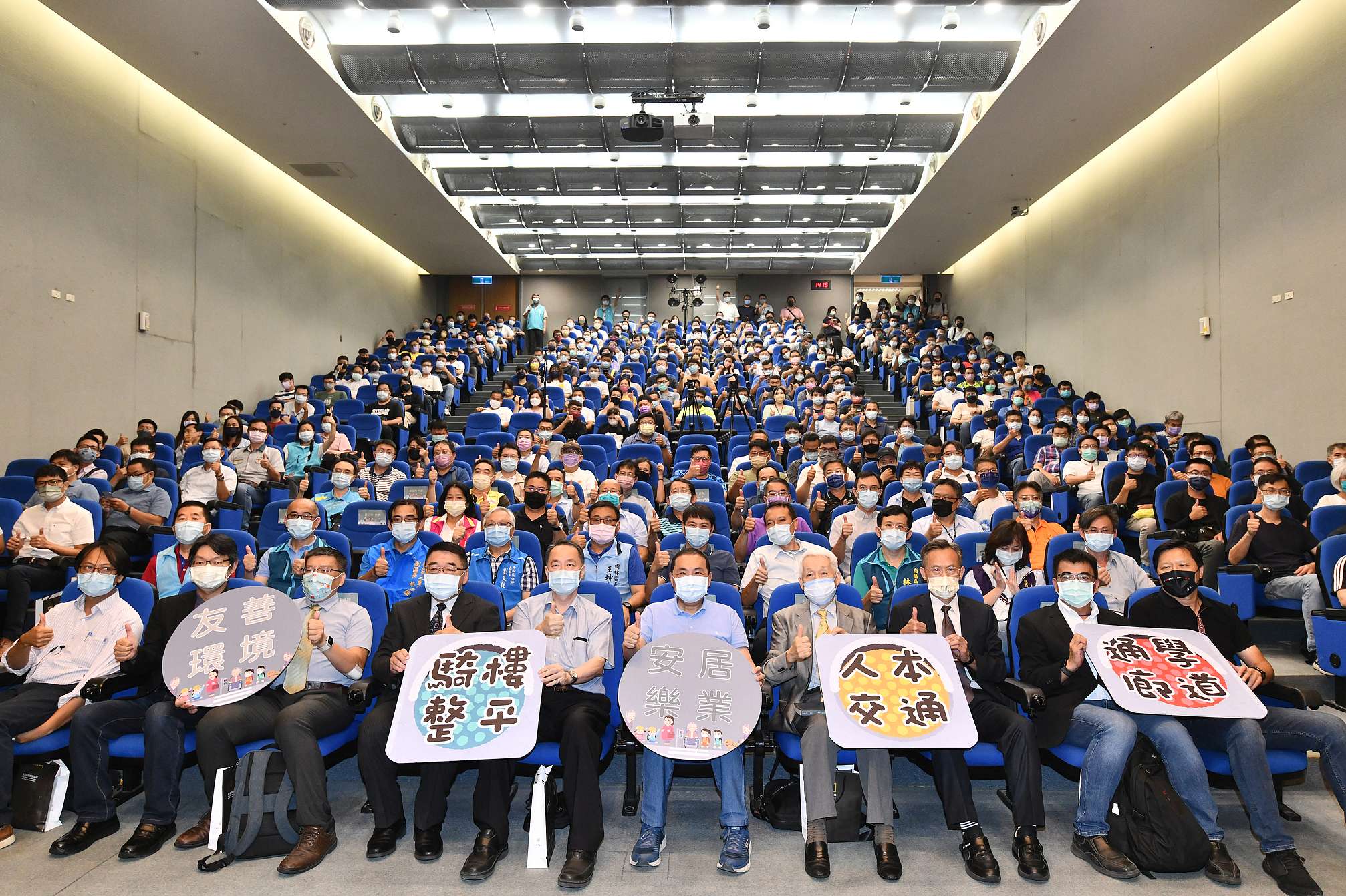 新北市府今(8)日舉辦「2022新北市友善人行環境」論壇，邀請產官學界共同切磋交流。