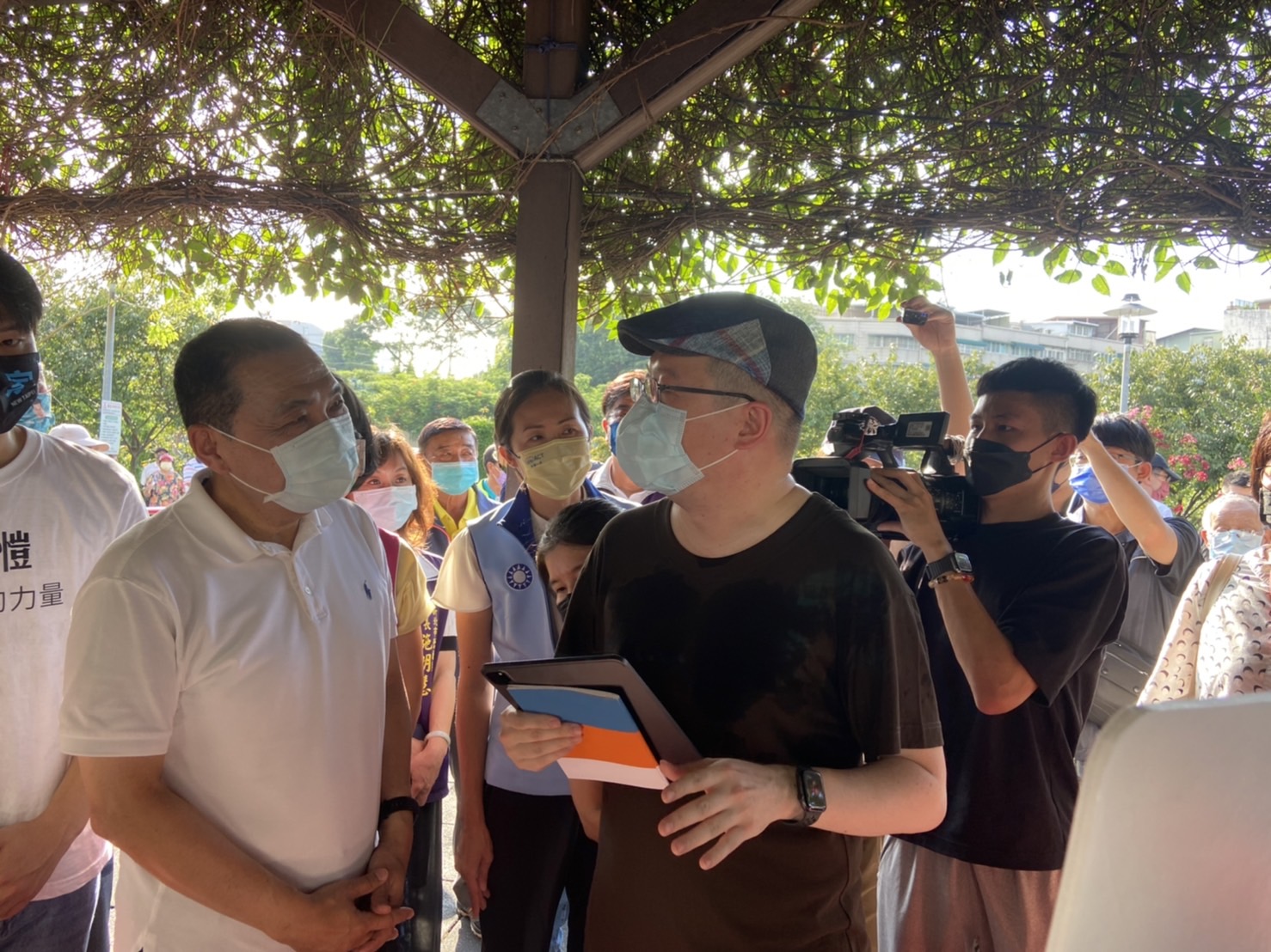 市長侯友宜表示，支持在地青年品牌業者為陶瓷產業奮鬥及努力，也歡迎更多鶯歌業者共同創生轉型，繁榮地方整體發展