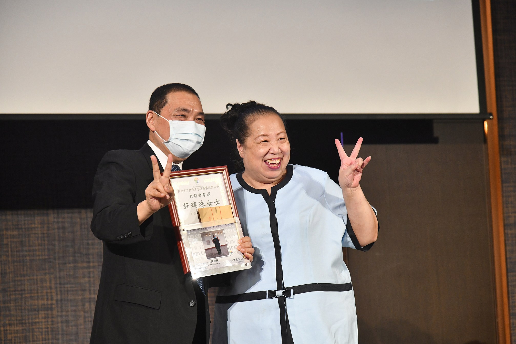 侯市長感謝大家在疫情期間堅守崗位，與市府並肩維繫城市正常運作。