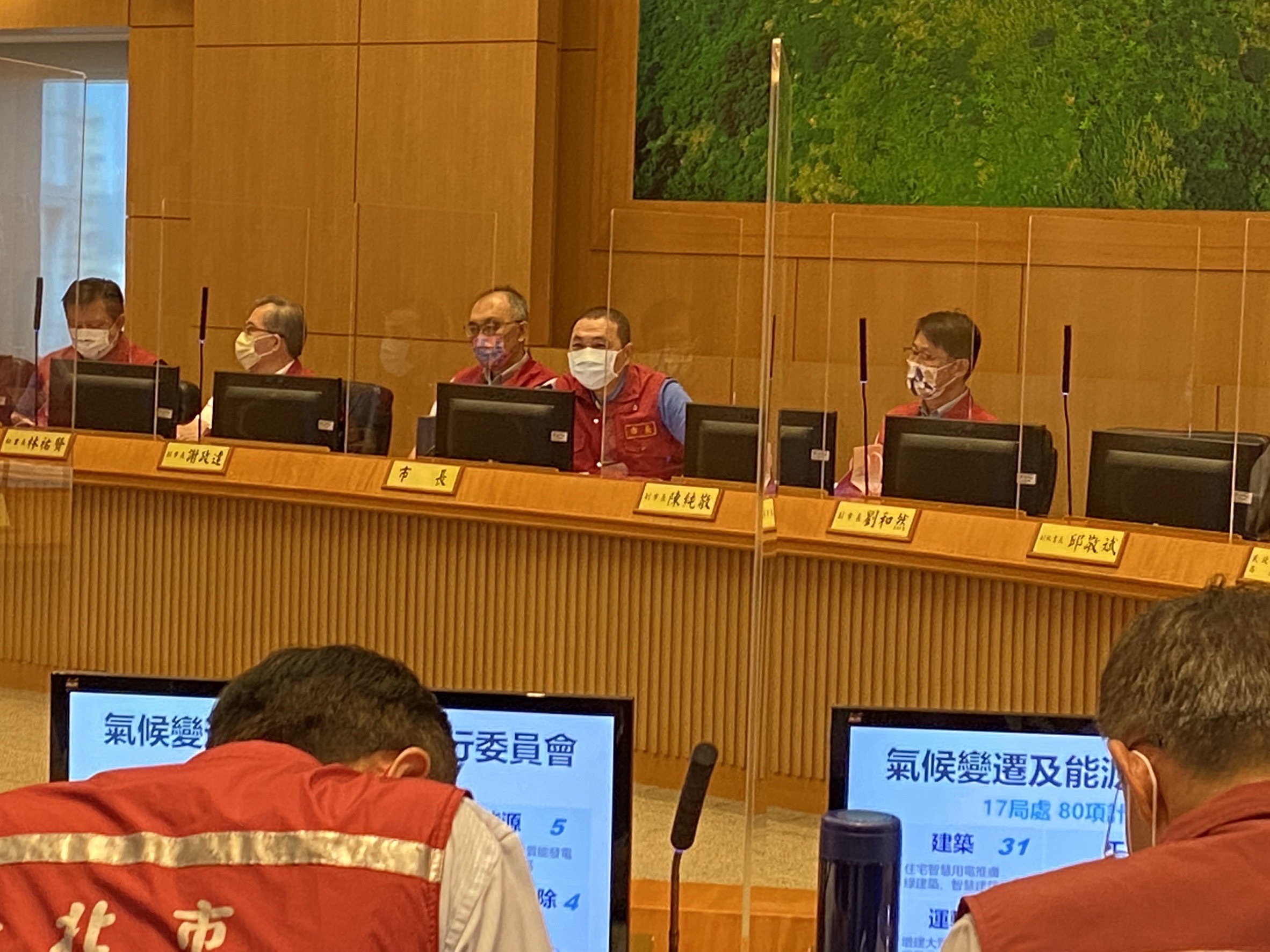 1.新北市府今(24)日於市政會議上發布「新北市2050淨零路徑暨氣候行動白皮書」