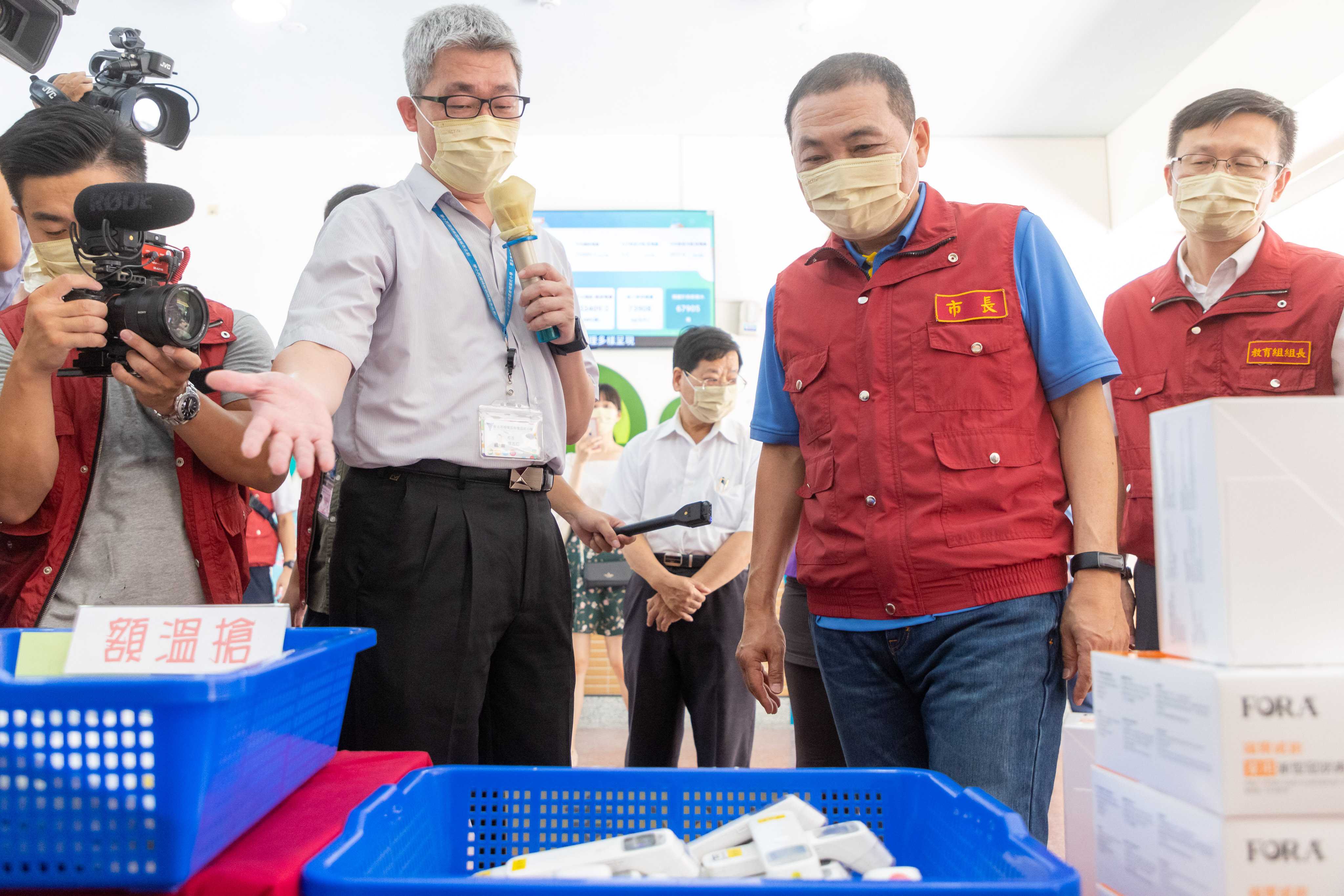 開學在即，侯友宜市長視察校園防疫整備工作，確保開學後提供師生安全無虞的環境