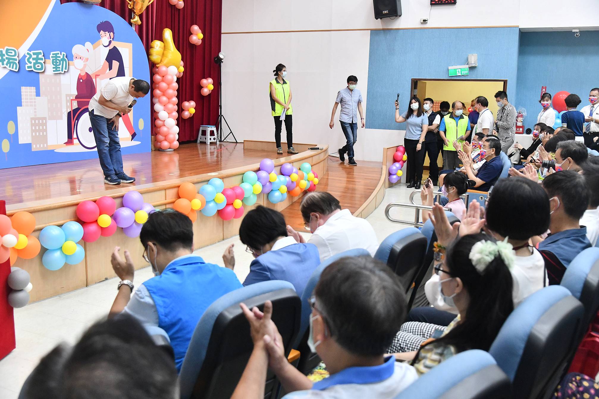 侯友宜感謝慈暉志工隊20年來對三重地區的付出。