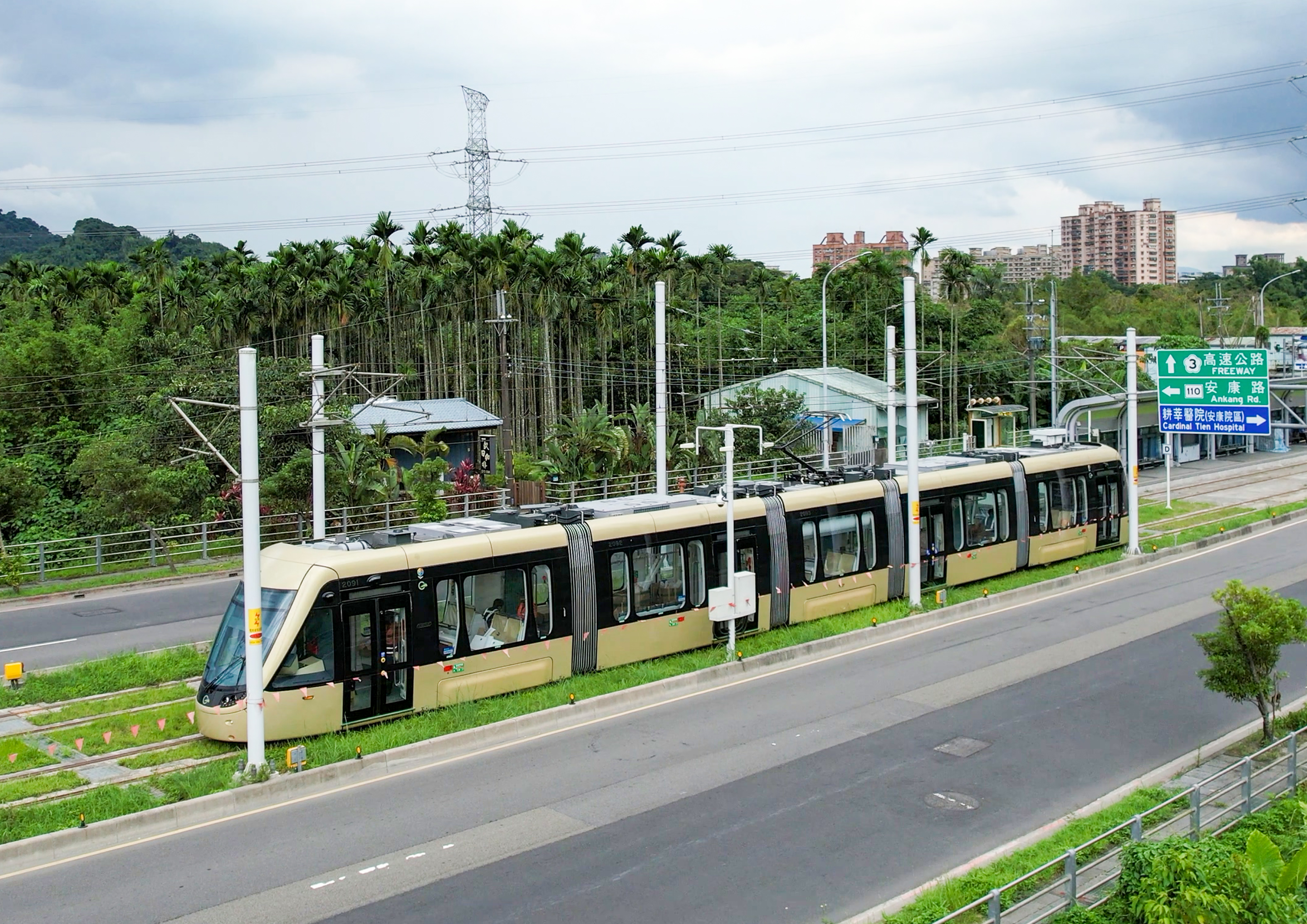 圖四_安坑輕軌列車