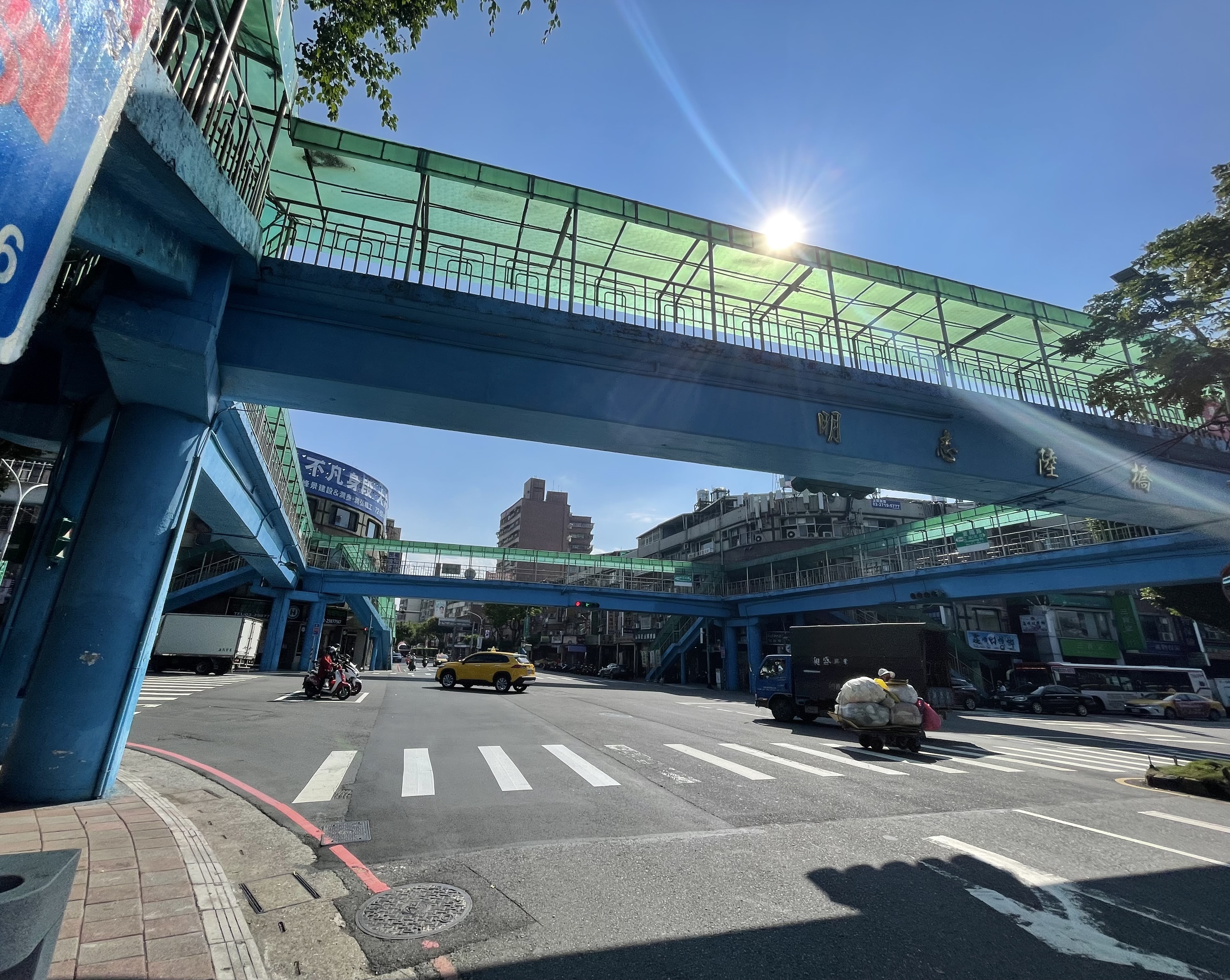 三重明志陸橋封閉 路口試辦行人專用保護時相.JPG