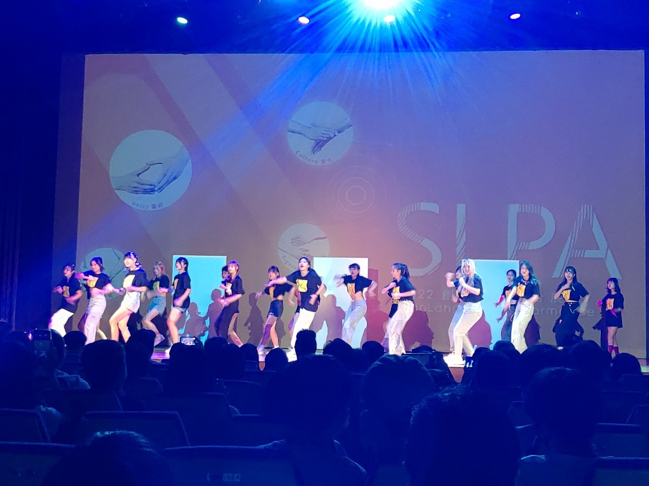 由各高中職手語社聯合演出開場表演2