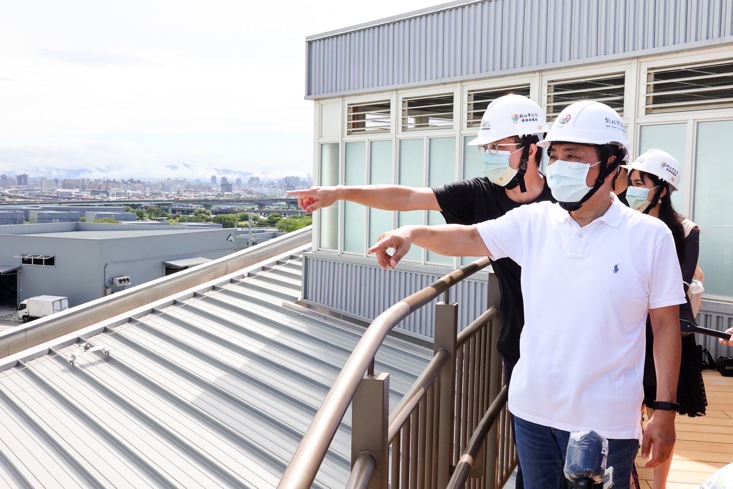 5.資源循環教育基地設置了屋頂觀景平台，可以俯瞰五股夏綠地、遠眺大台北地區