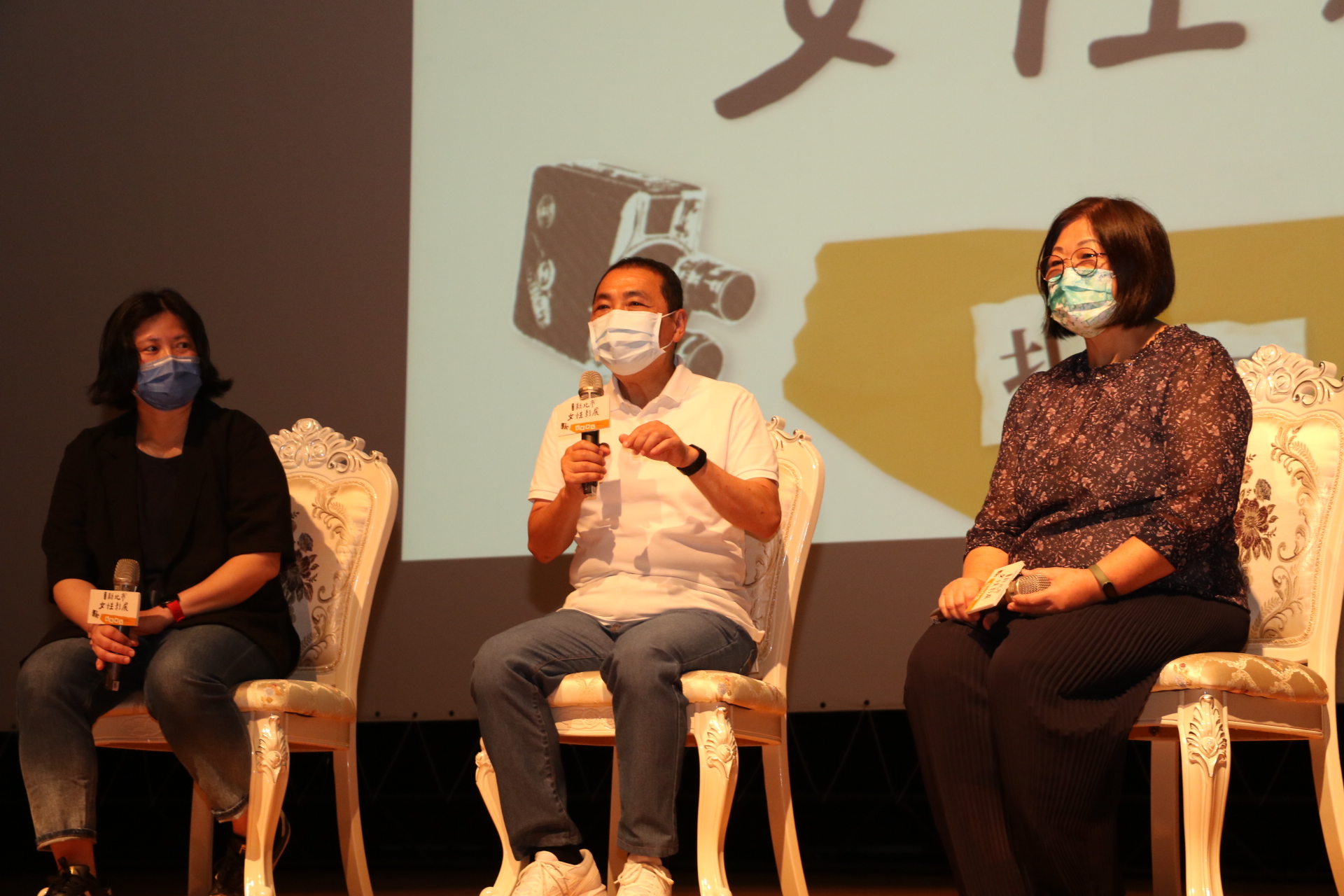 侯友宜說性平要從自身做起  像他不會做菜  因此飯後就趕緊去洗碗善後  幫忙家務分工