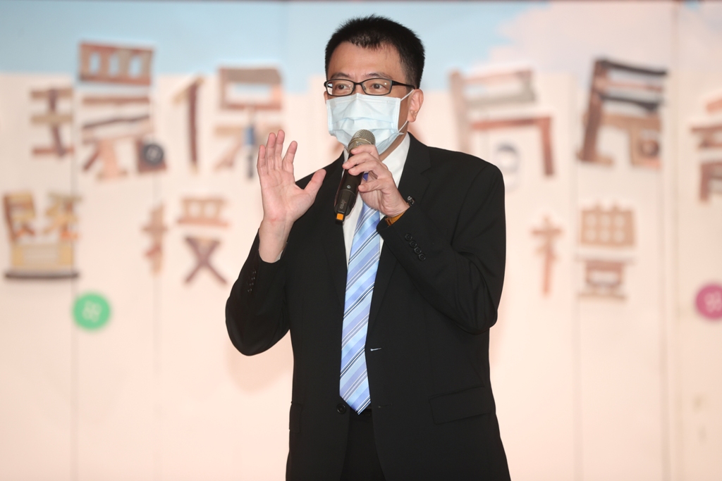 3.環保局長程大維致詞，期許小局長將所學帶回校園