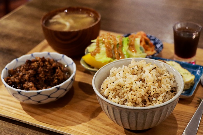 特色茶餐引人食指大動