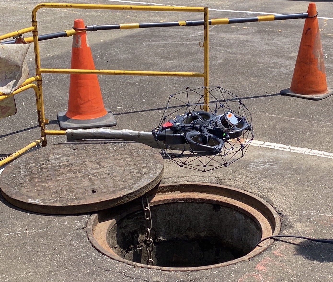 無人機執行污水下水道檢查任務