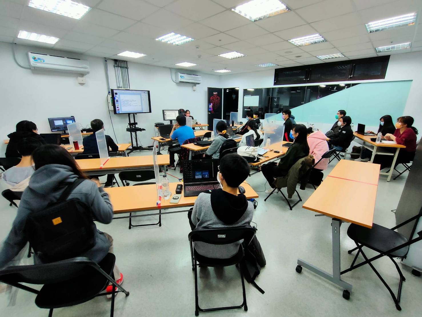 新北市政府經發局辦理各種電競課程，積極推廣電競文化
