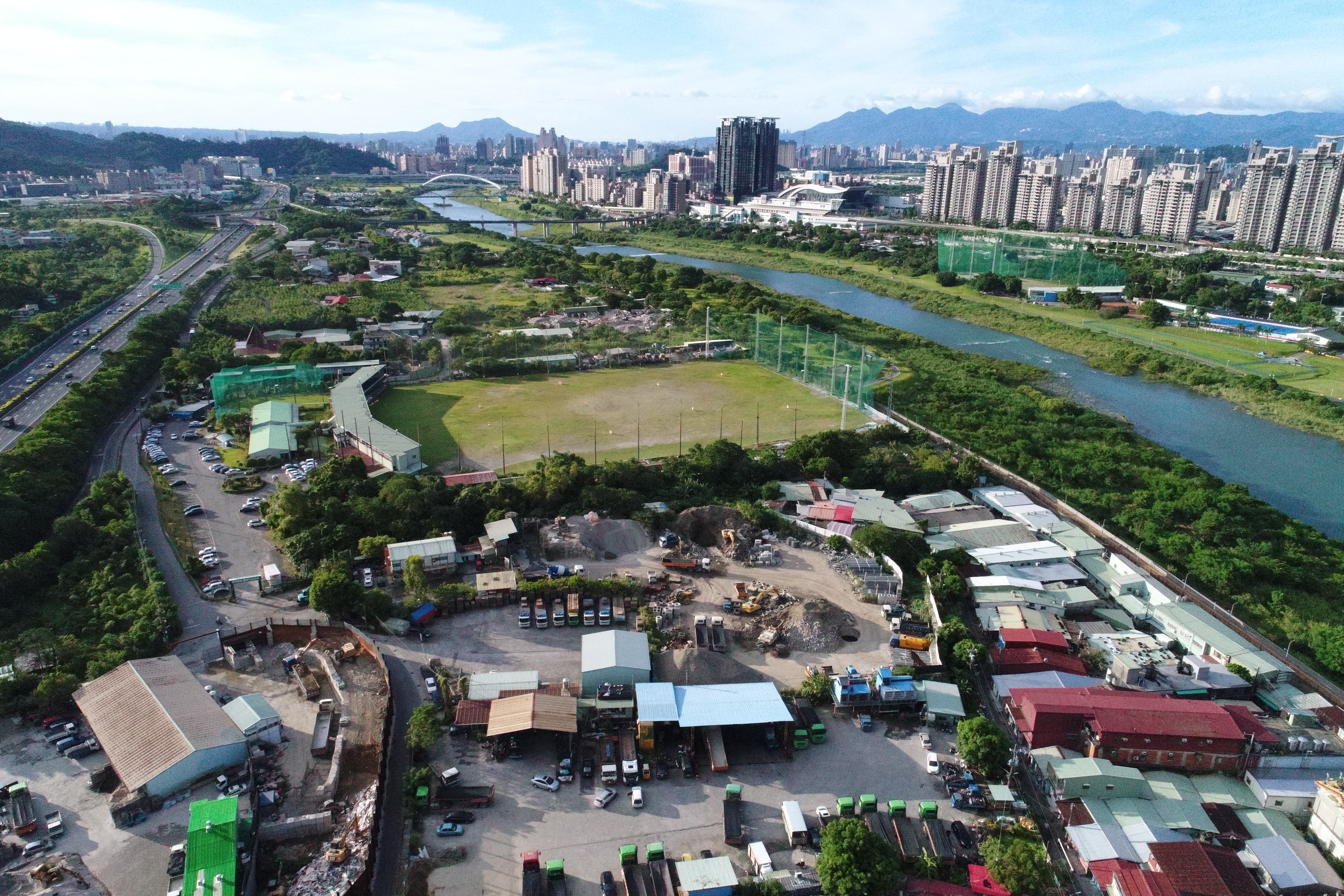 圖三 新店F單元空拍照片