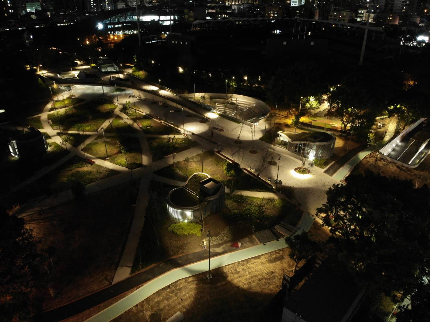 新莊運動公園地下停車場夜景