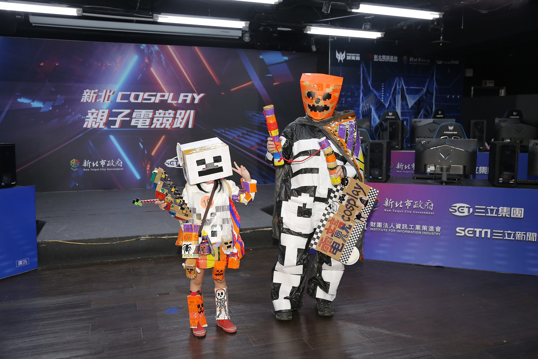 視覺美感獎是「骷髏人隊」得獎，全家人總動員一起投入Minecraft角色設計，利用利樂包製作腳套