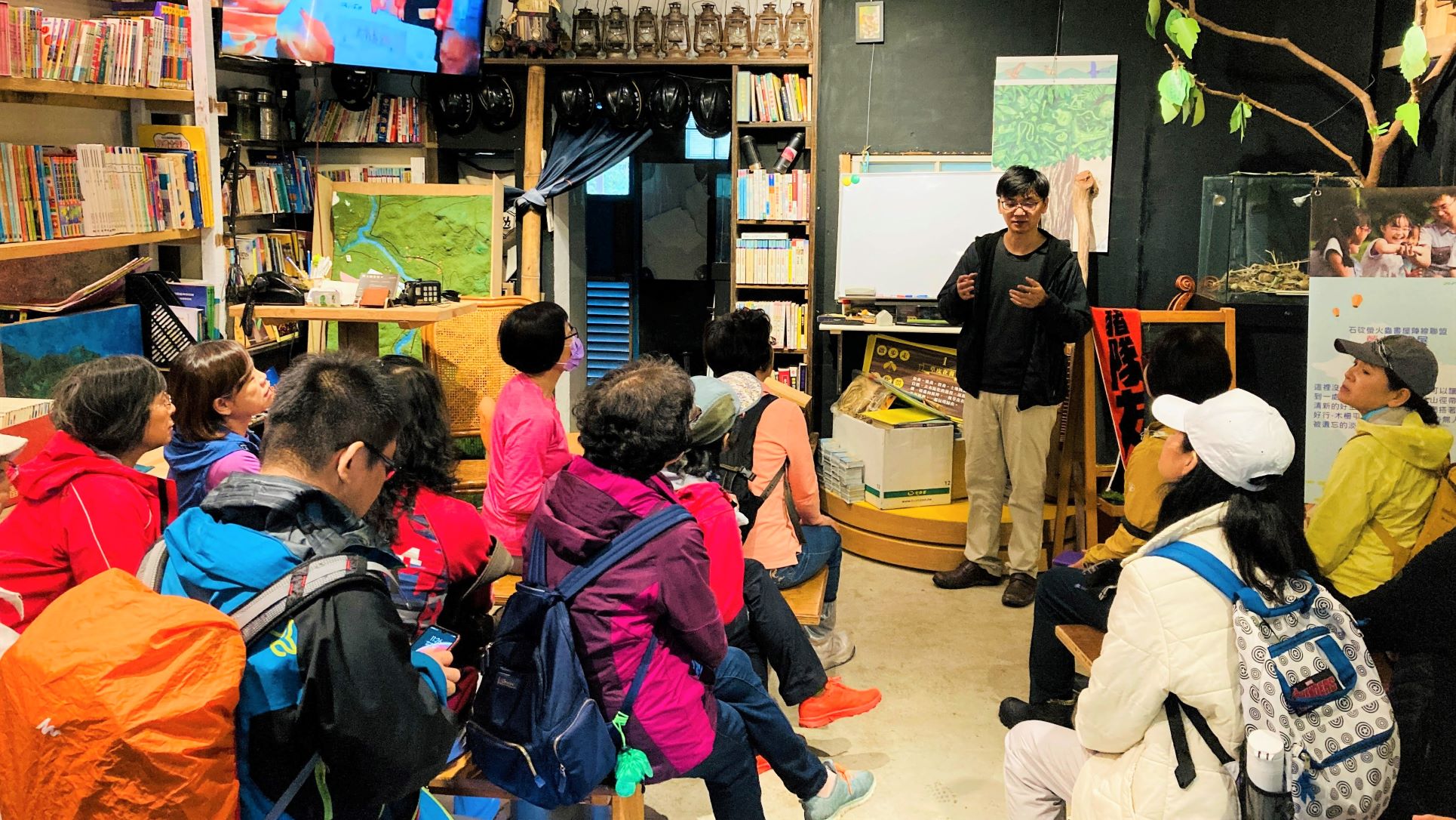 「石碇森之光。十八重溪小旅行」探訪由廢棄煤礦宿舍改造的螢火蟲書屋