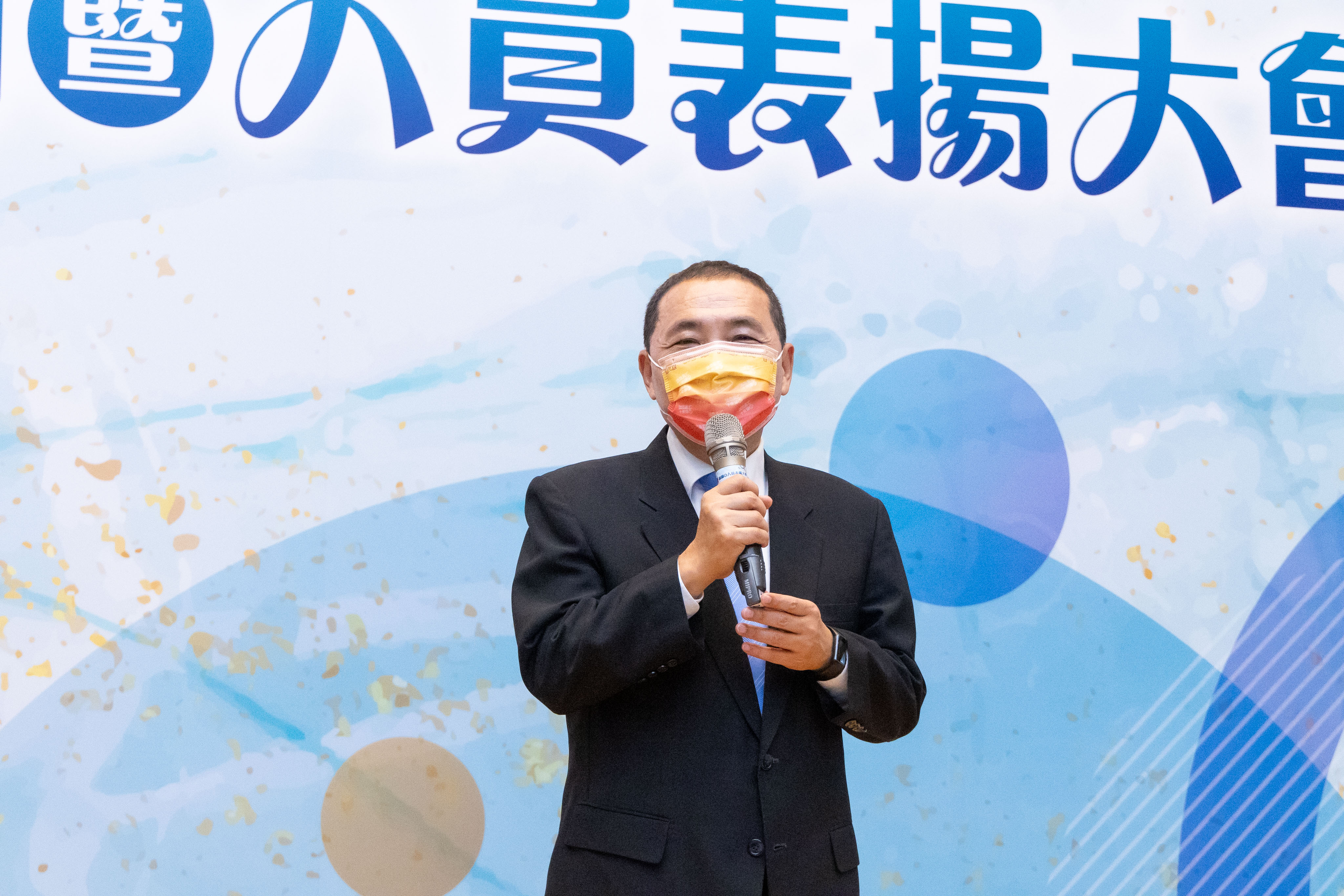 111年度地政業務績優機關暨人員表揚大會，侯友宜市長感謝所有地所、公所、地政士、不動產經紀人員及熱心地政志工，協助新北市的整體發展