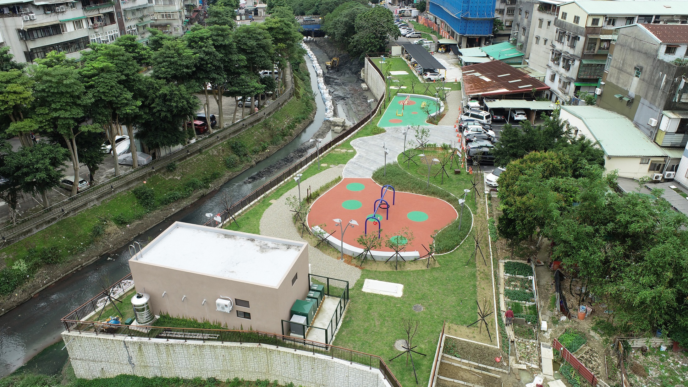 瓦磘溝河道第三階段正在進行溝渠渠底改善