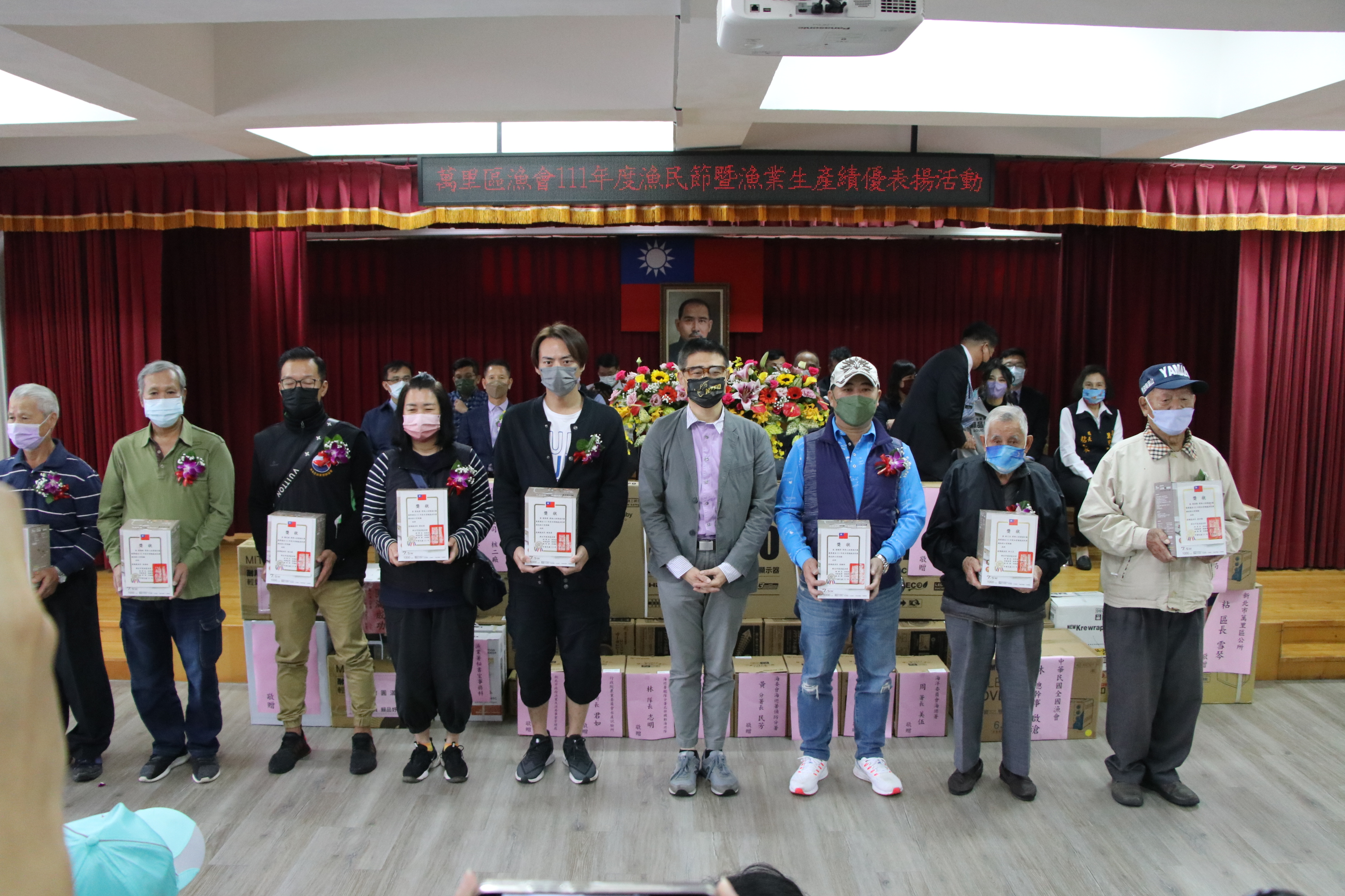 新北市農業局長頒發萬里區模範漁民獎