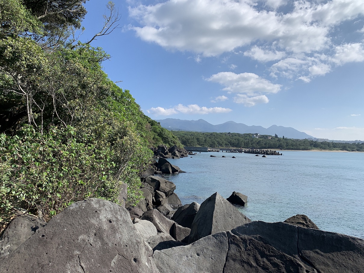 麟山鼻特殊火山岩地形-風稜石1