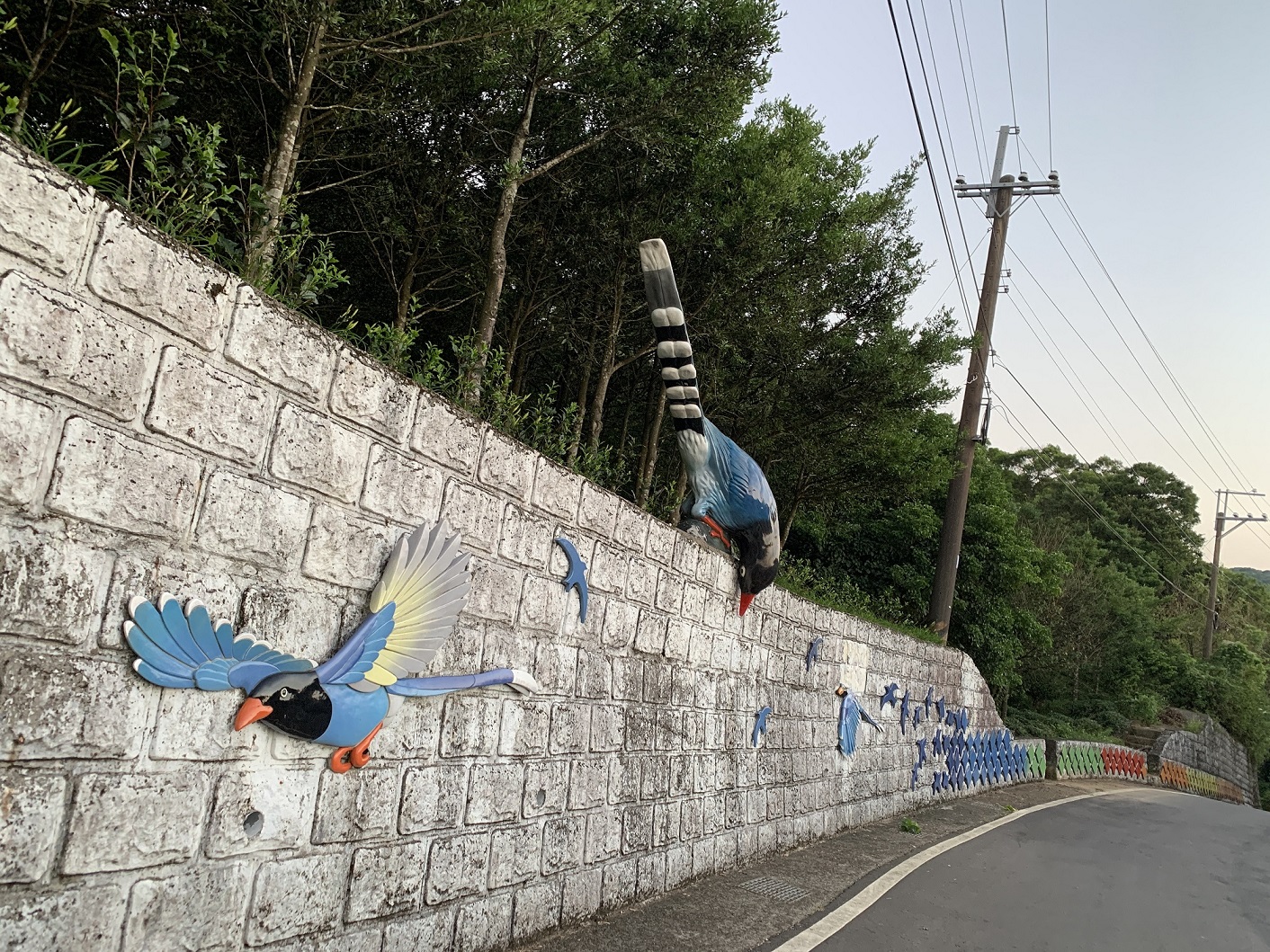 馬路旁台灣藍鵲裝置藝術1