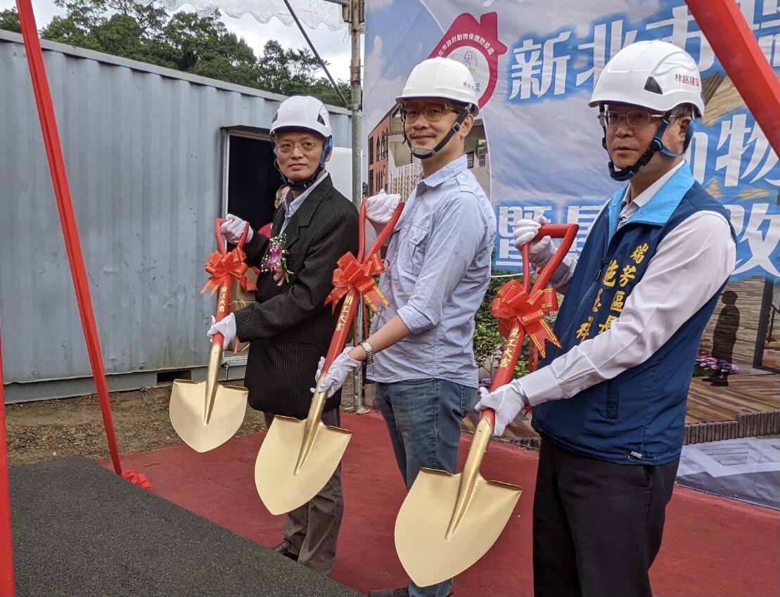 長官貴賓持金鏟動土祈求開工順利