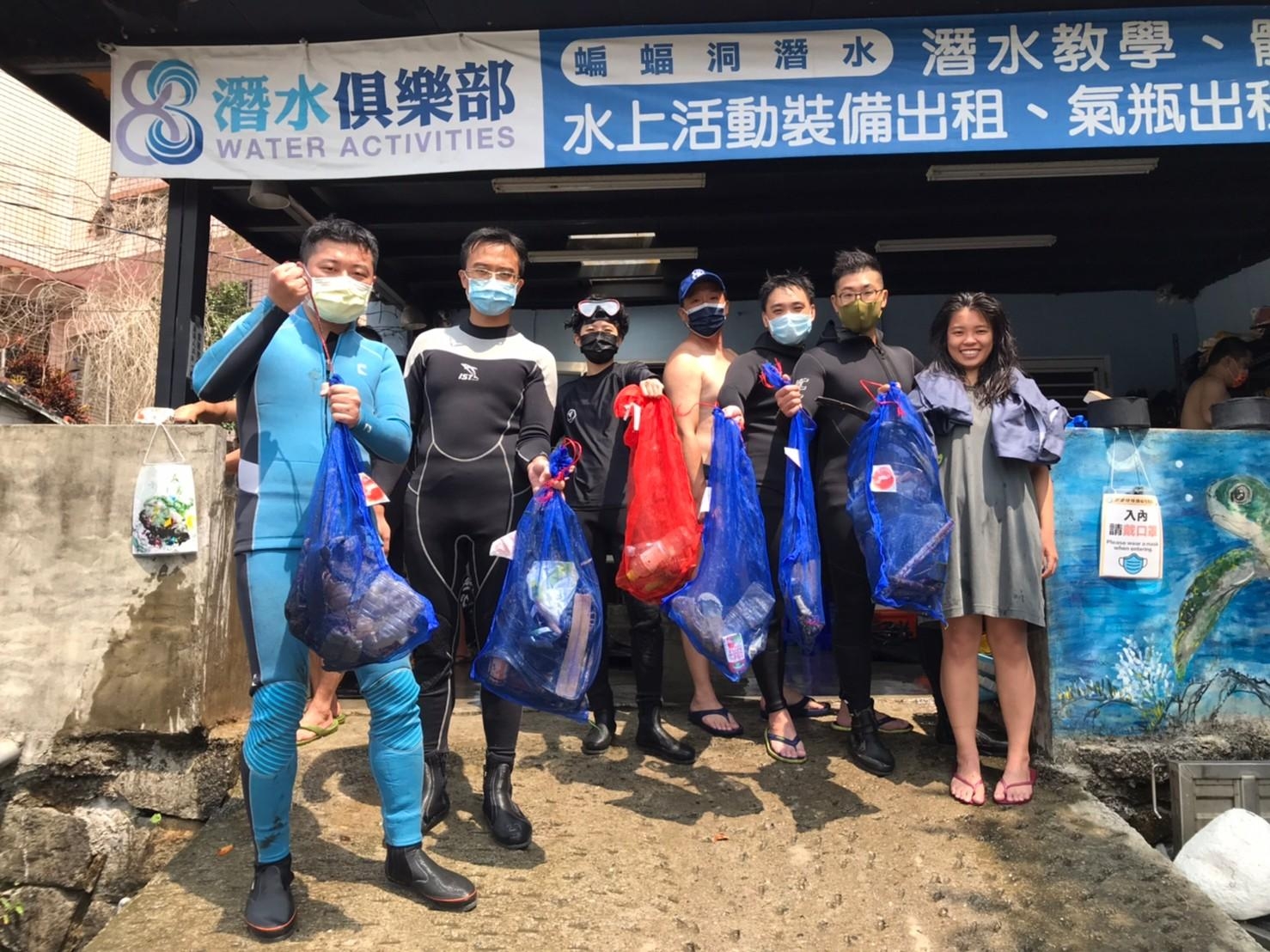 4.「淨海合作社」以潛水業者店面為據點，免費借用潛水淨海裝備給具備潛水證照的民眾