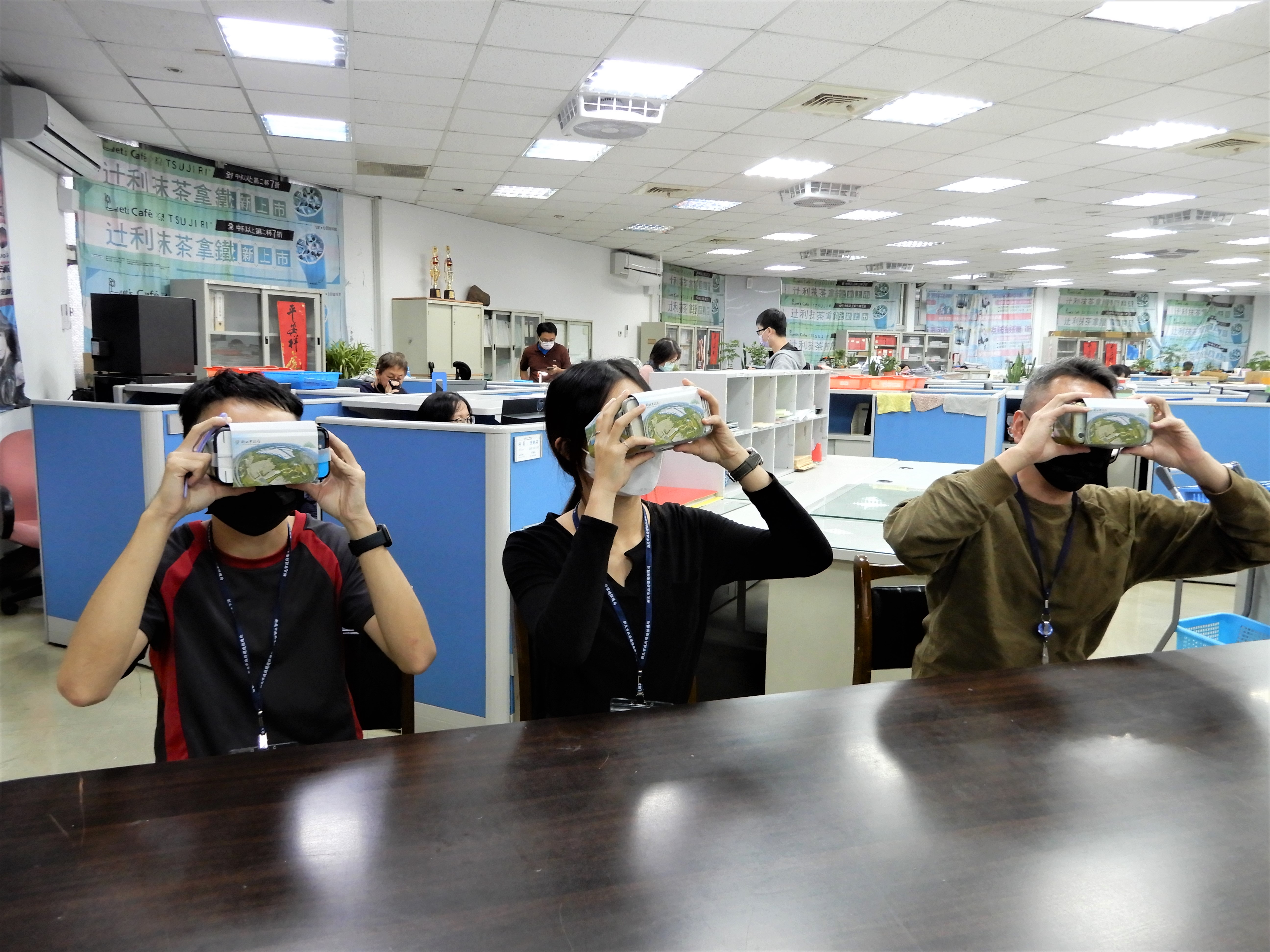 1.新北環保局首創稽查實地演訓，結合VR技術以360度環景攝影機錄製訓練情境影片，讓同仁隨時可藉由Google Cardboard臨場體驗