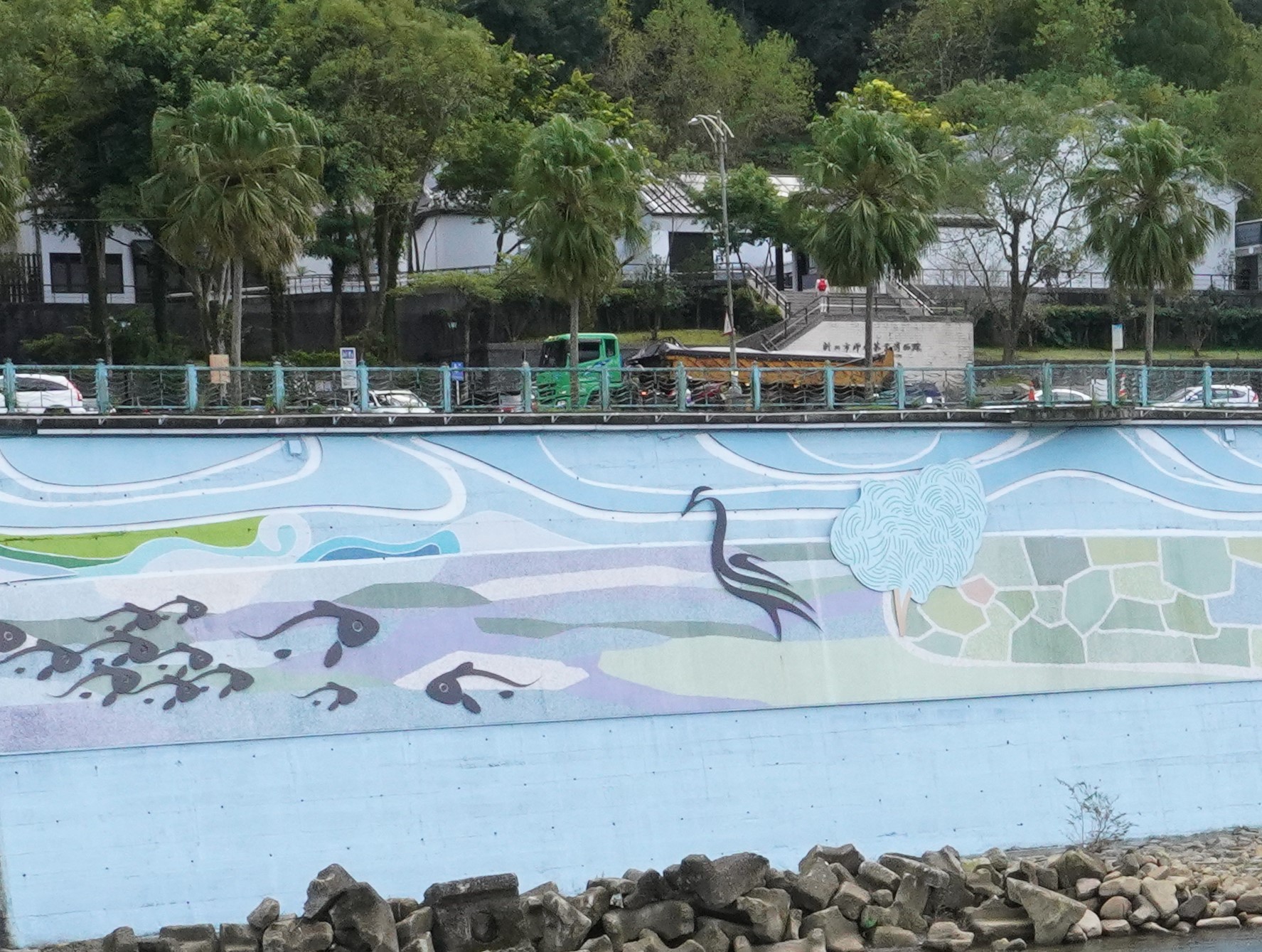 白鷺鷥與黃魚栩栩如生