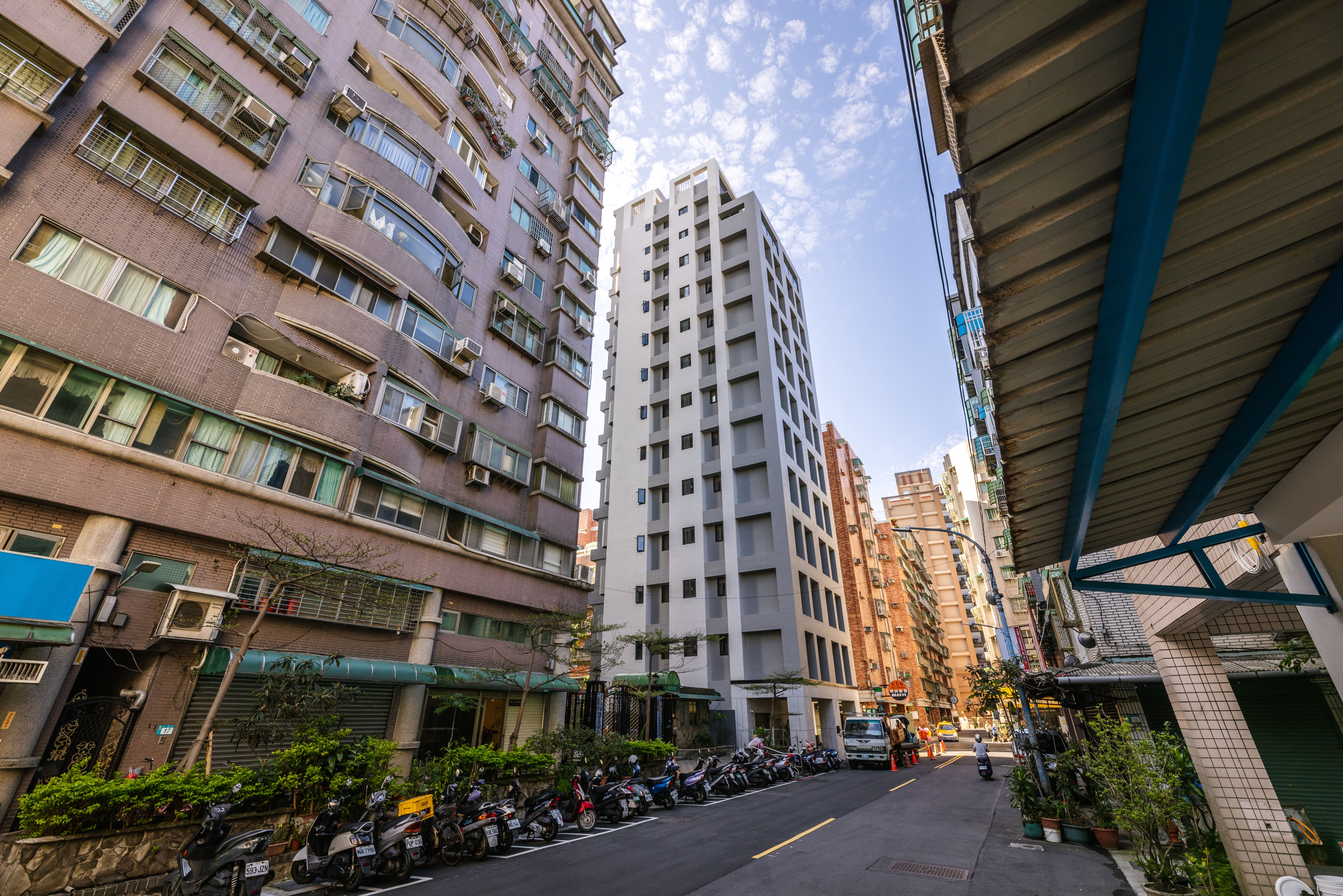 重建後建物街景照