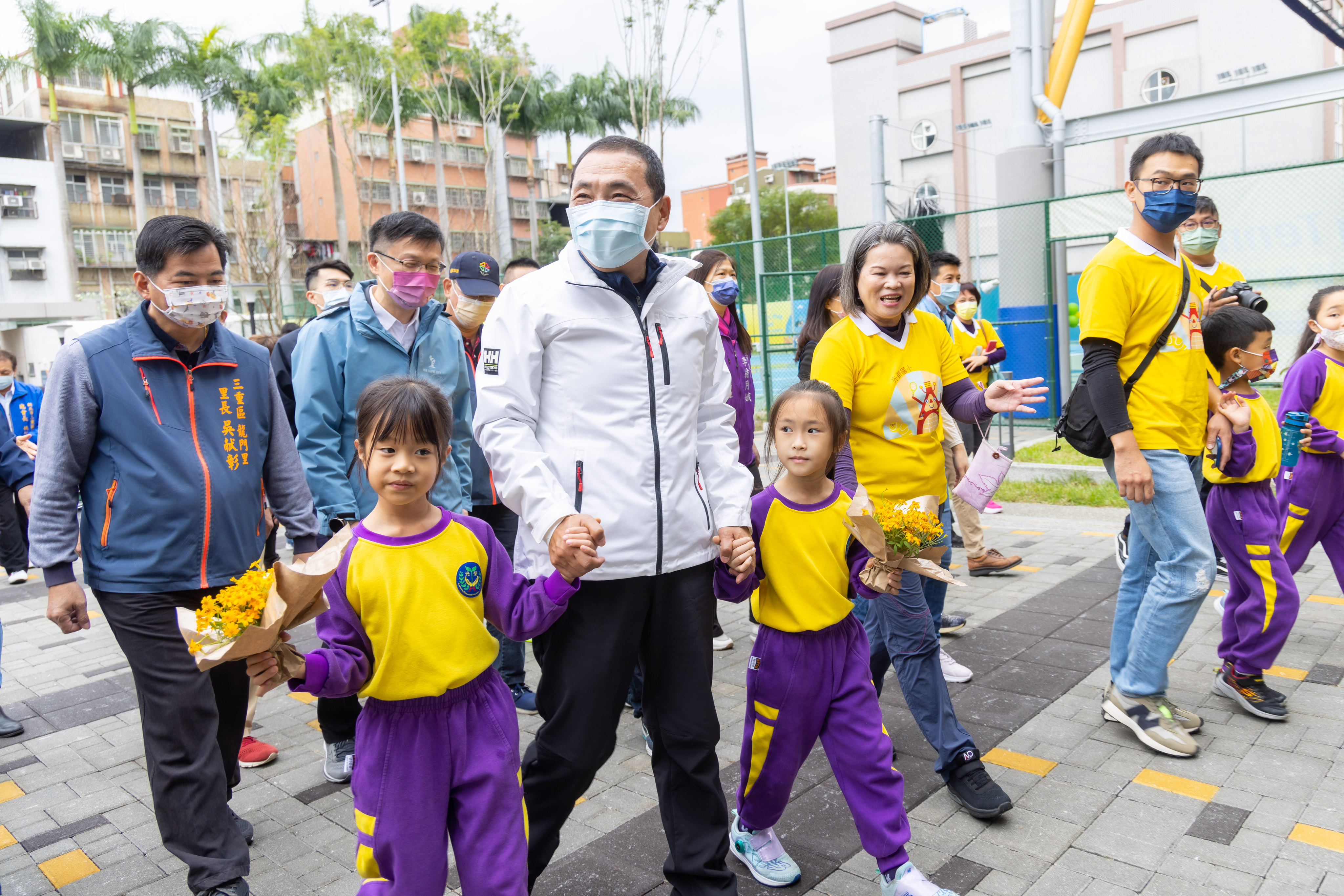 光榮國小校舍啟用，侯友宜市長與小朋友一同校園巡禮