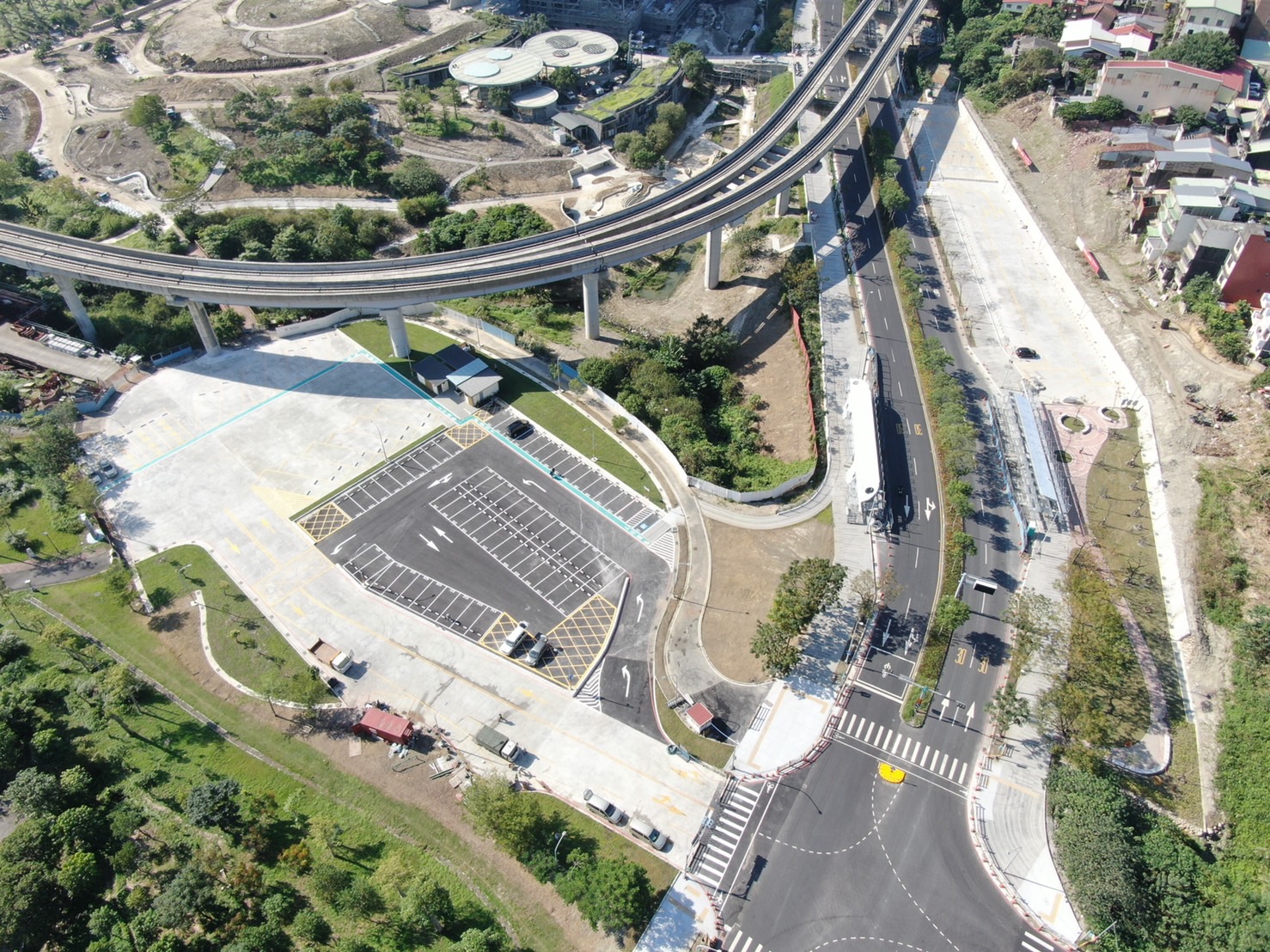 三鶯轉運站及停車場