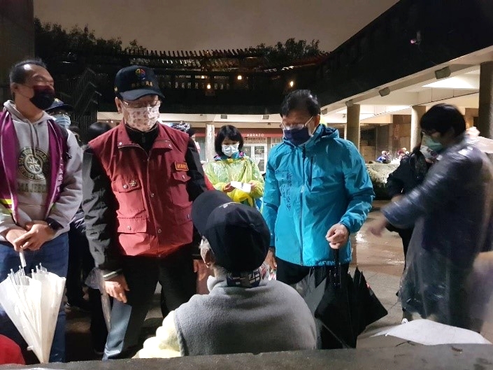 12/16劉副市長夜訪街友.jpg