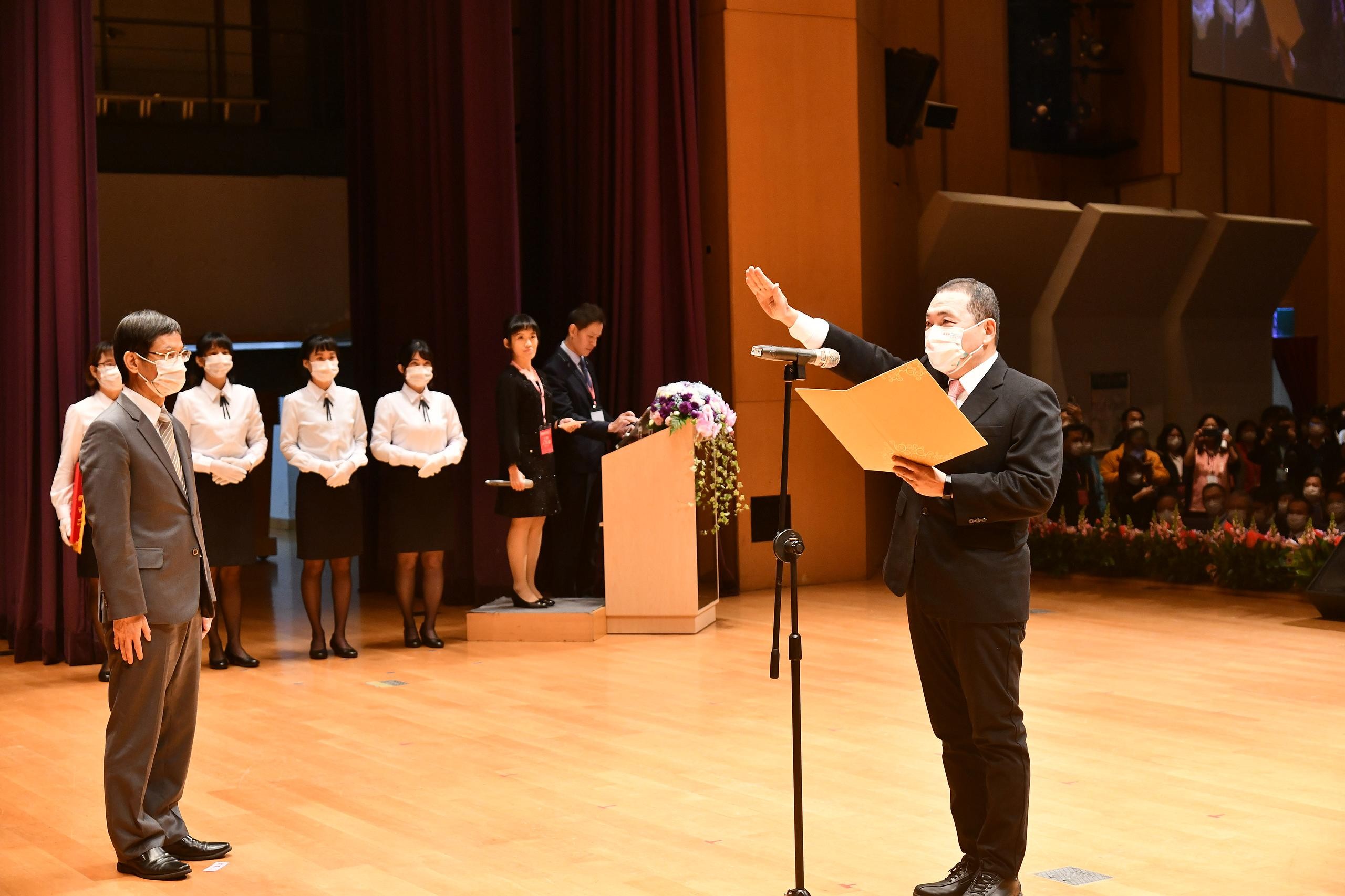 侯友宜市長宣誓就職，行政院政務委員林萬億蒞臨監誓