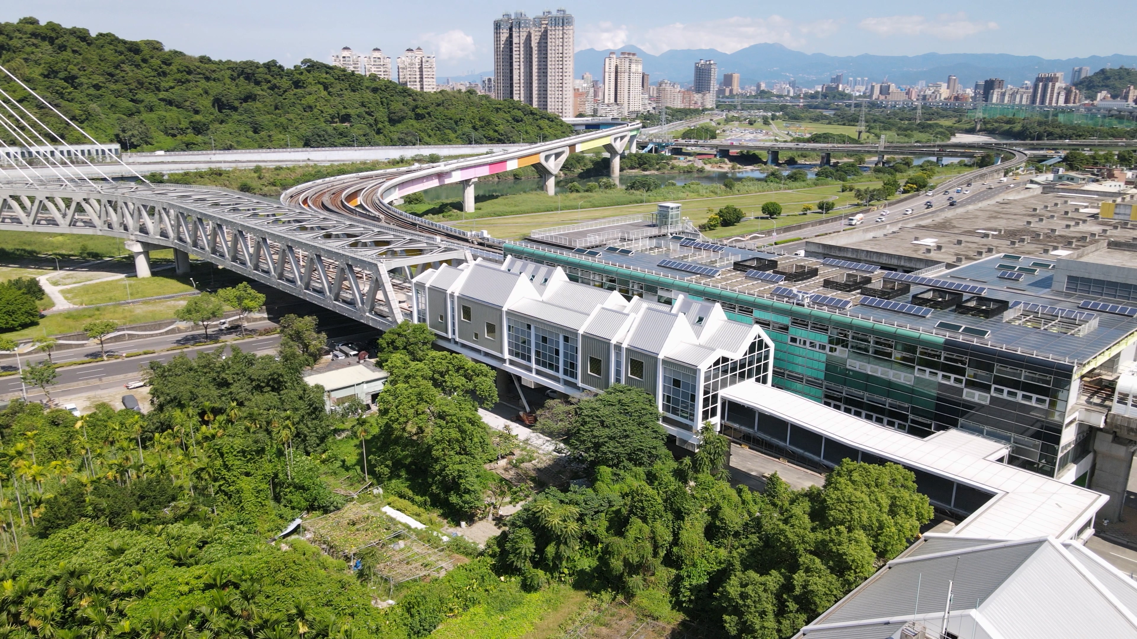 圖2_安坑輕軌十四張站空拍