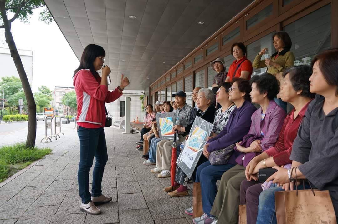 李秀治傳承親人服務理念，擔任 淡水漁人碼頭志工導覽逾20年(2)