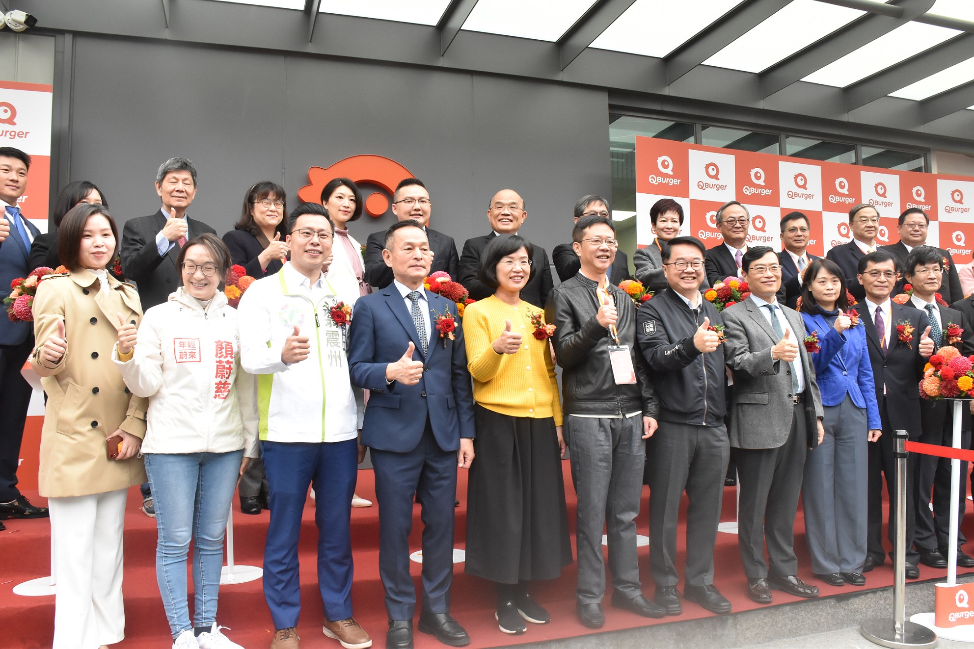 與會貴賓合影，攜手見證台灣中小企業成功轉型的關鍵時刻