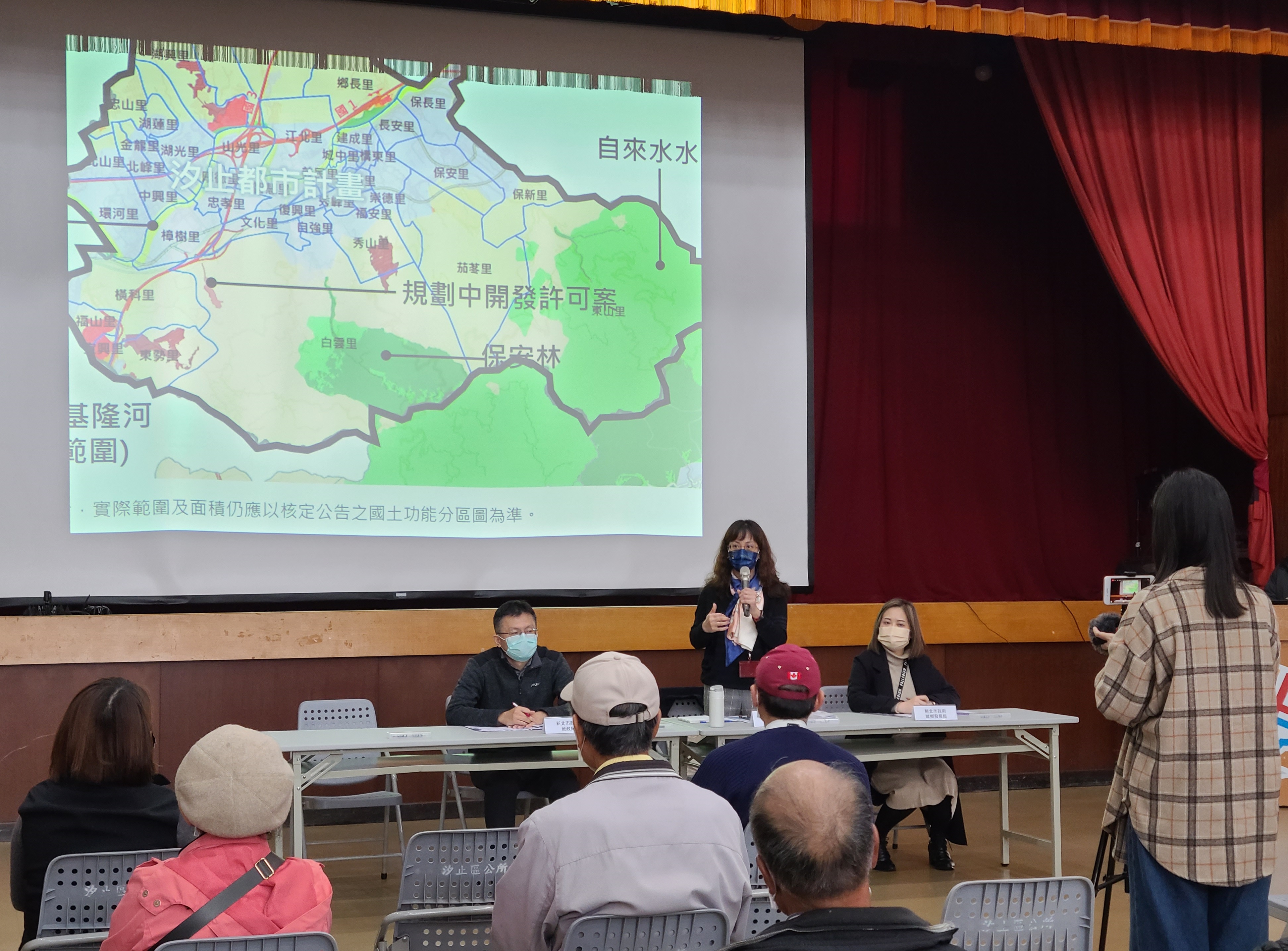 新北市地政局在全市29區舉辦國土計畫公聽會，為民眾解說相關規定。