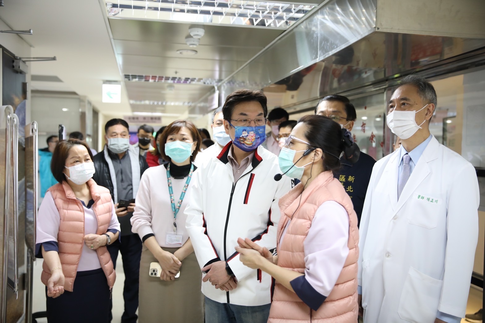 新北市副市長劉和然於年節前關心農漁民長者健康檢查情況.jpg