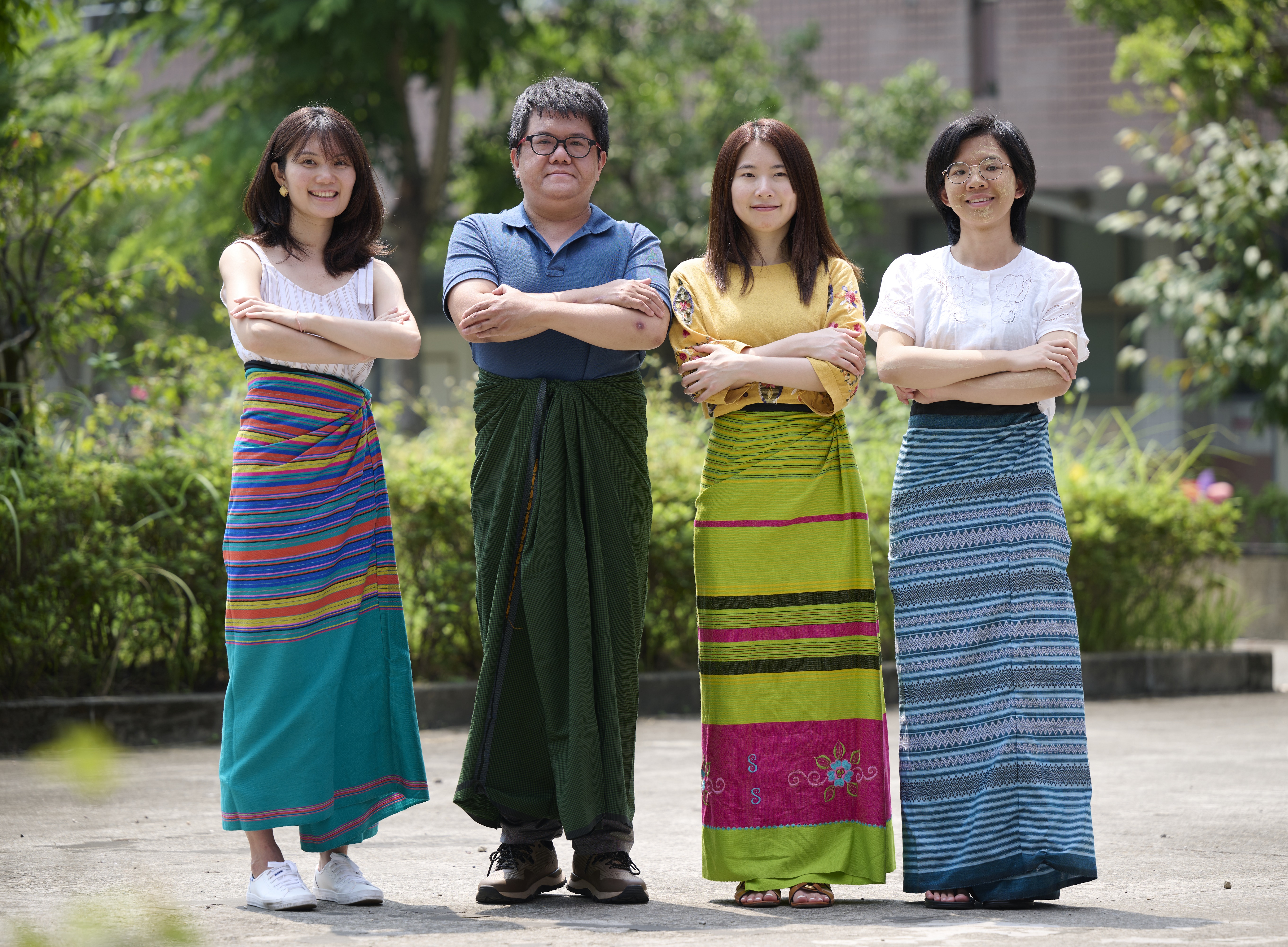 緬甸傳統服飾男性稱為 Pa soe（布梭)，女性稱為Tamane（特敏）