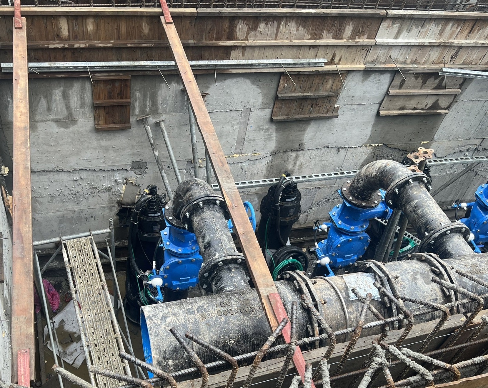 新設抽水井及安裝抽水機組，可增加補助瓦磘溝每日2萬5000噸清水