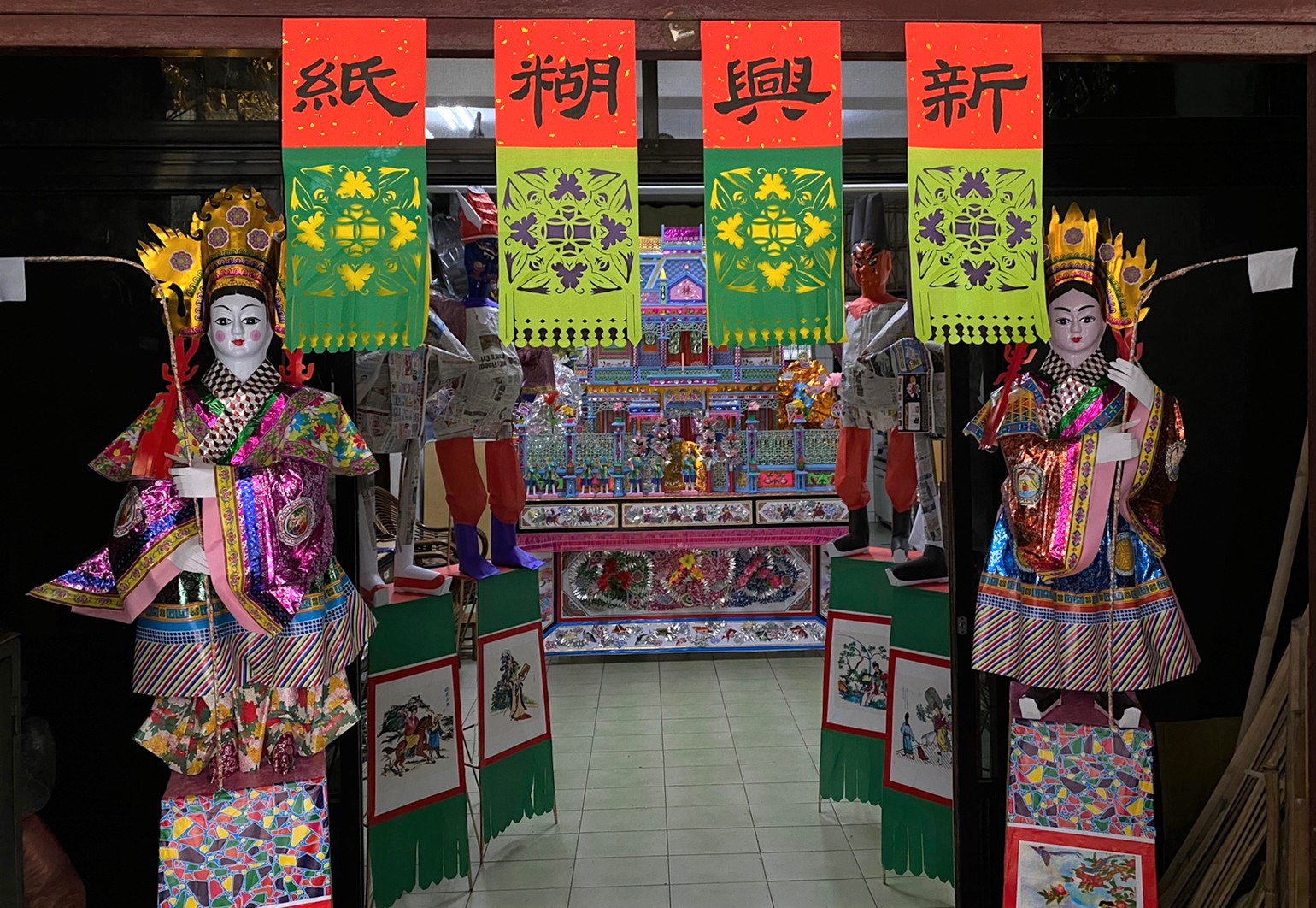新北市糊紙保存者張徐沛為新興糊紙店創辦人，積極投身各大祭典儀式