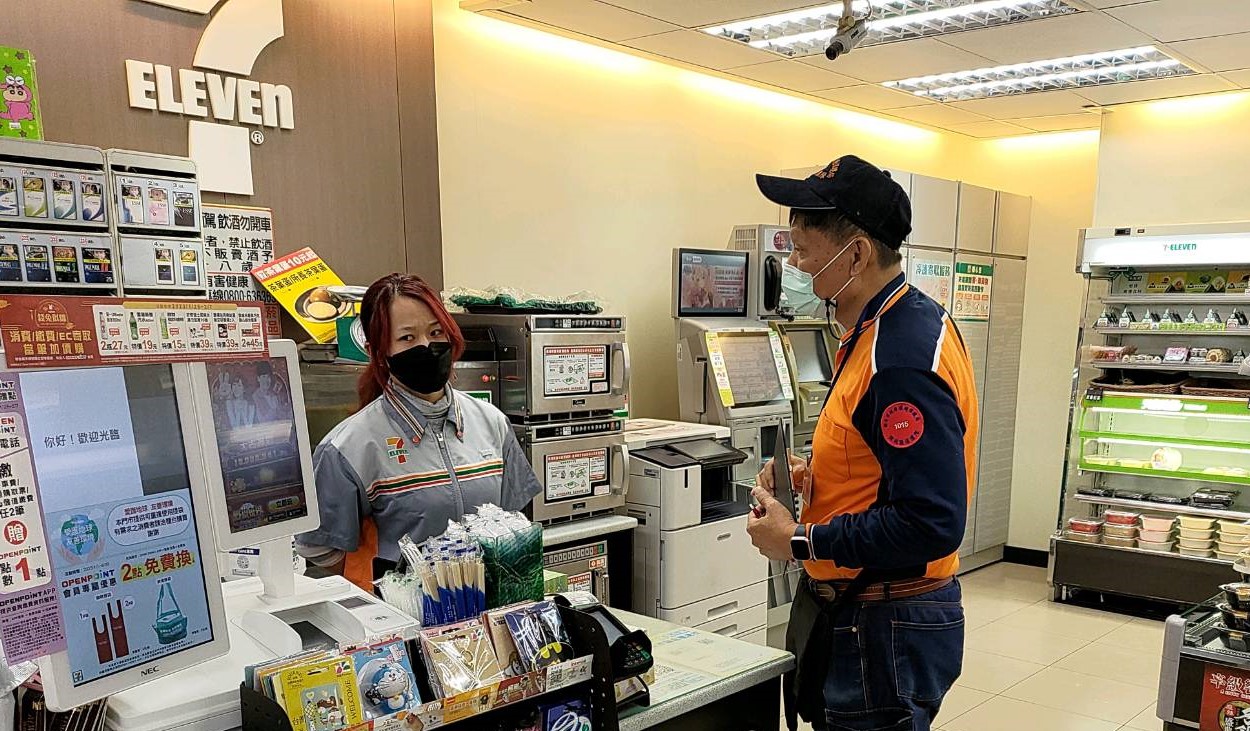 2.環保局抽查四大超商各規格專用垃圾袋供貨情形