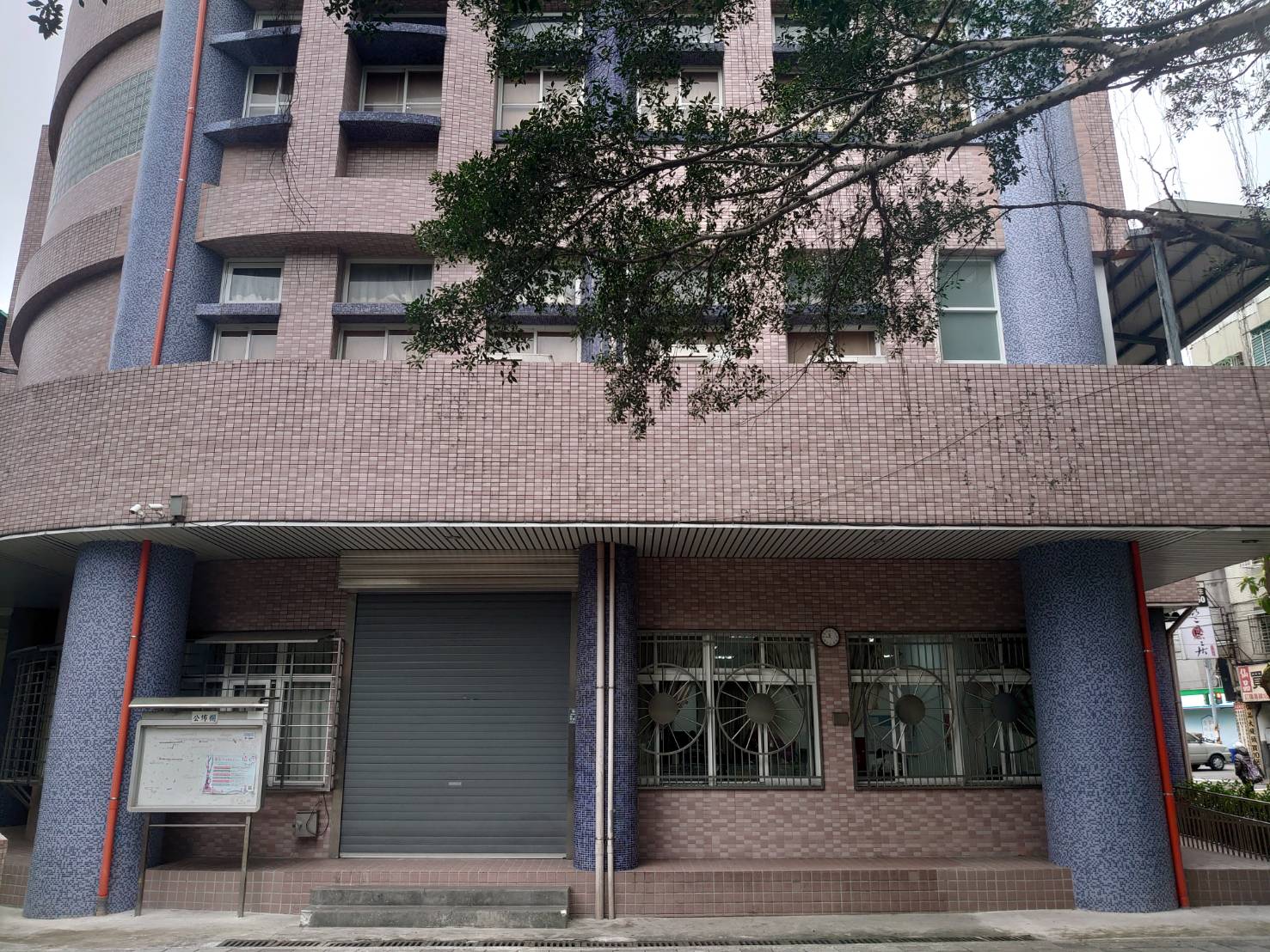 板橋國光民生市民活動中心採用擴柱補強方式