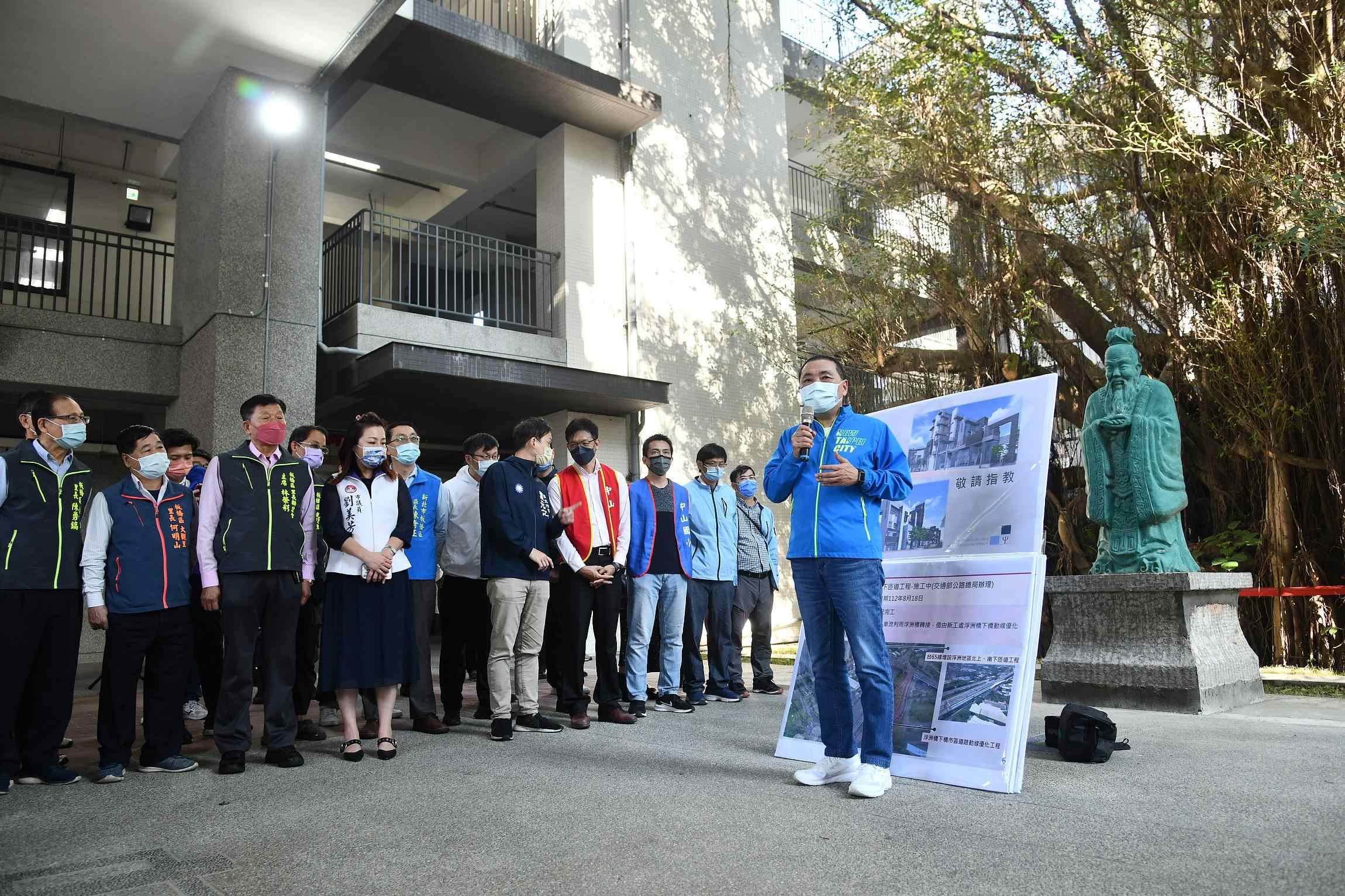 市府利用拆除原校舍空間接續第一期工程，增建普通班、自立廚房、圖書館，提升居民受教品質。